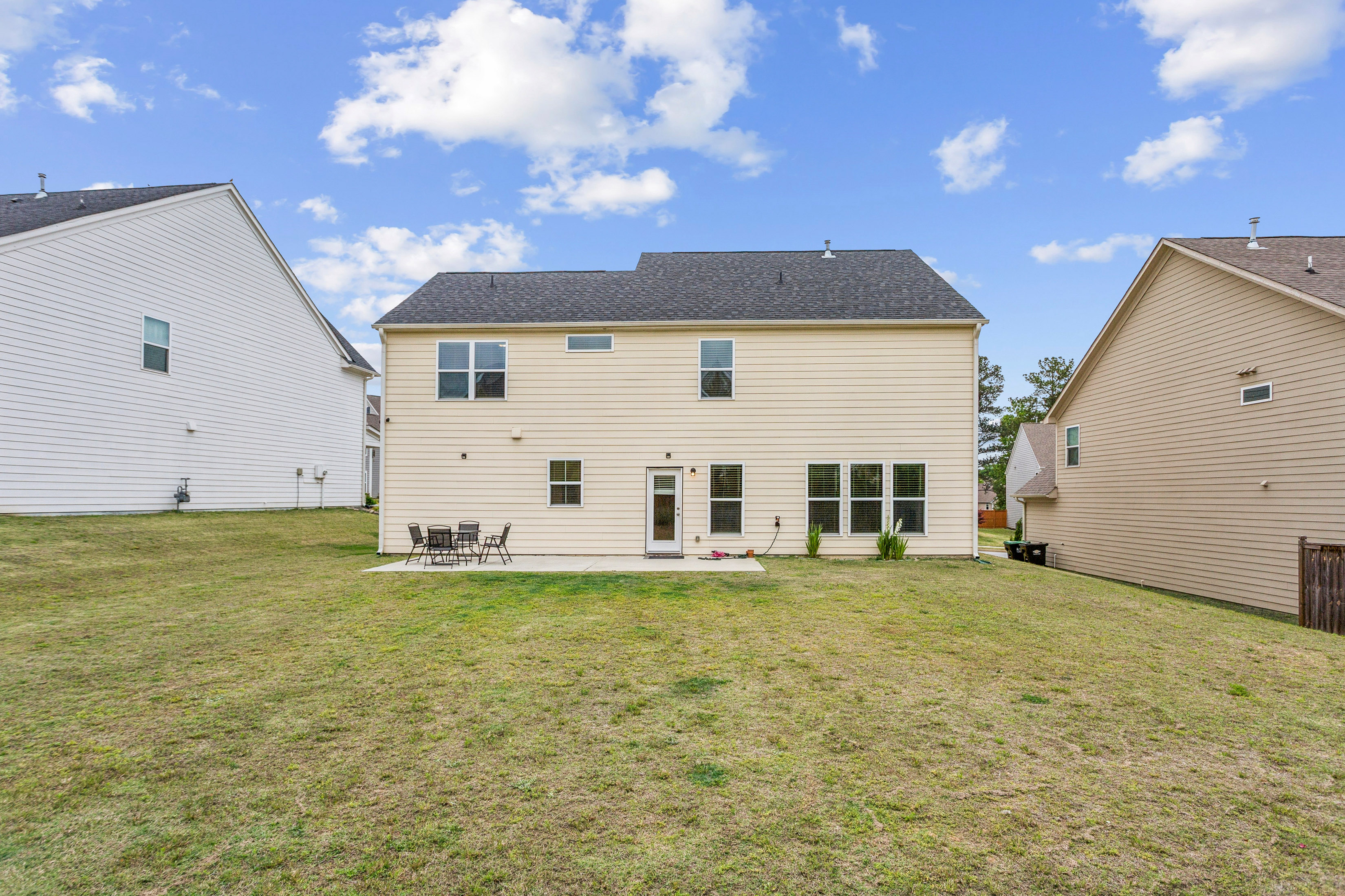  Stunning Five Bedroom Home Perfectly Blends Style, Space and Comfort - 物件實景