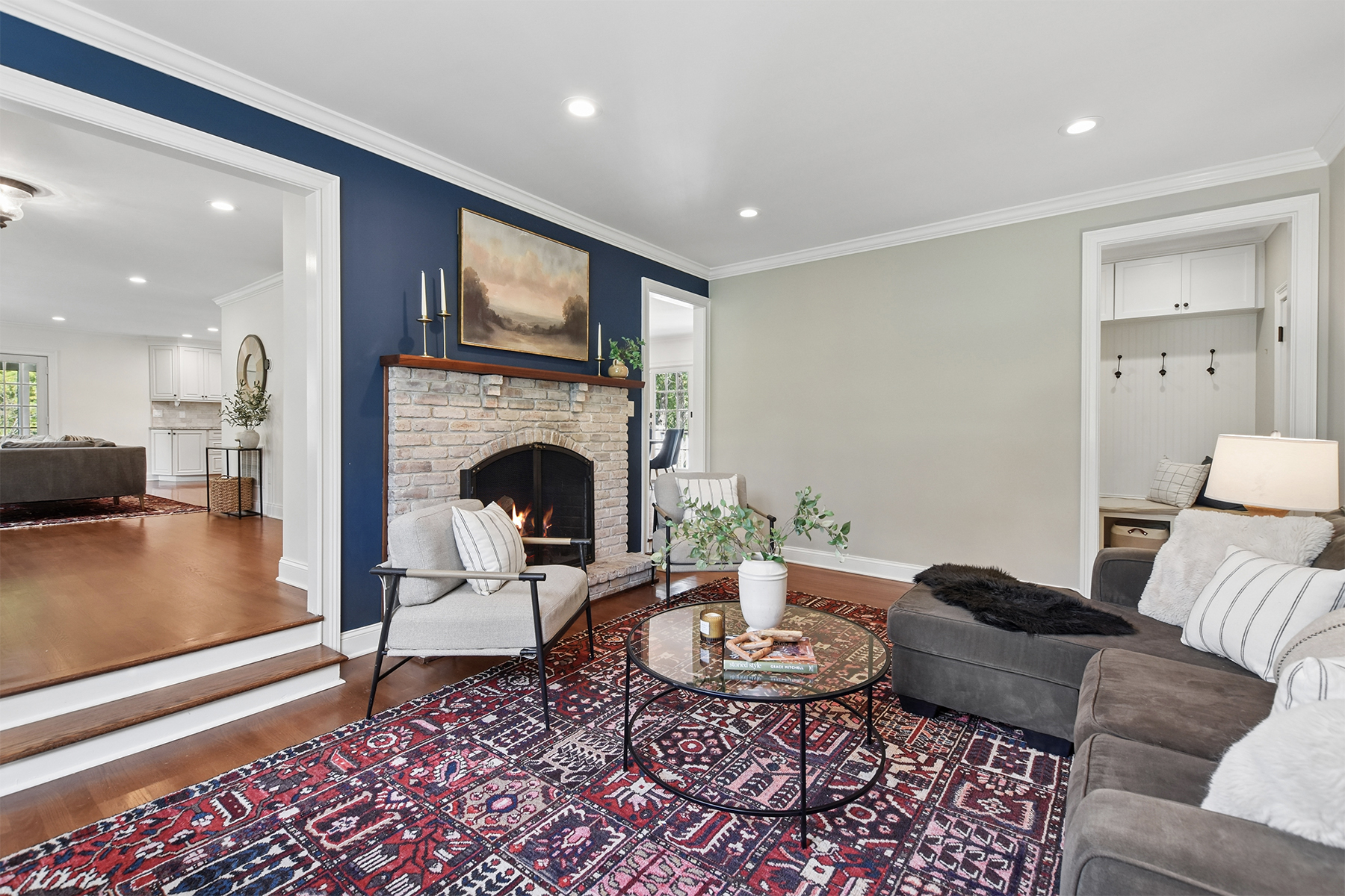  Immaculate Custom Colonial Located on a Traditional Country Setting - 物件實景