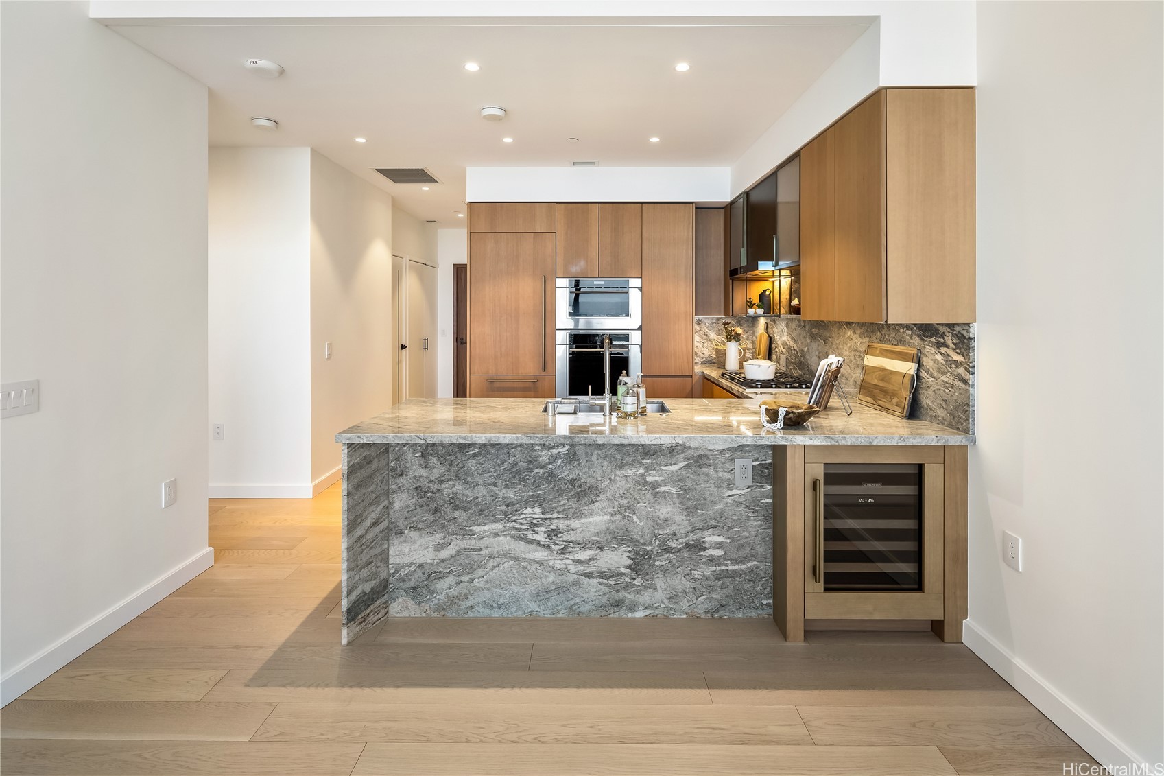 Honolulu, Hawaii, 96814, United States, 1 Bedroom Bedrooms, ,1 BathroomBathrooms,Residential,For Sale,1996229