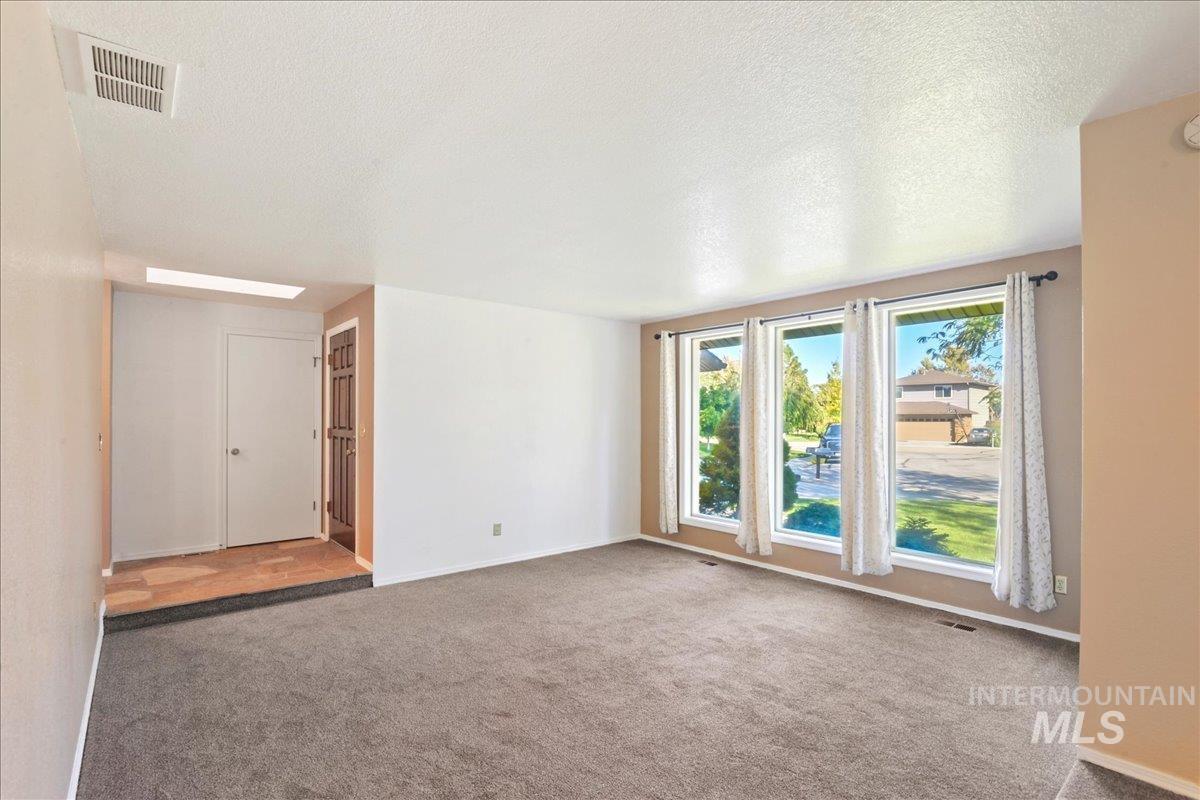 Boise, Idaho, 83716, United States, 3 Bedrooms Bedrooms, ,2 BathroomsBathrooms,Residential,For Sale,1961736