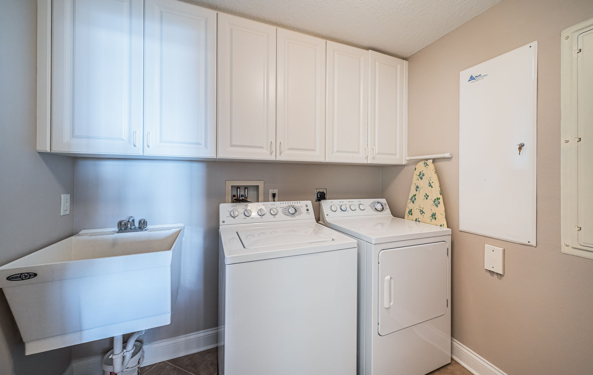 Clearwater, Florida, 33767, United States, 3 Bedrooms Bedrooms, ,2 BathroomsBathrooms,Residential,For Sale,2005273