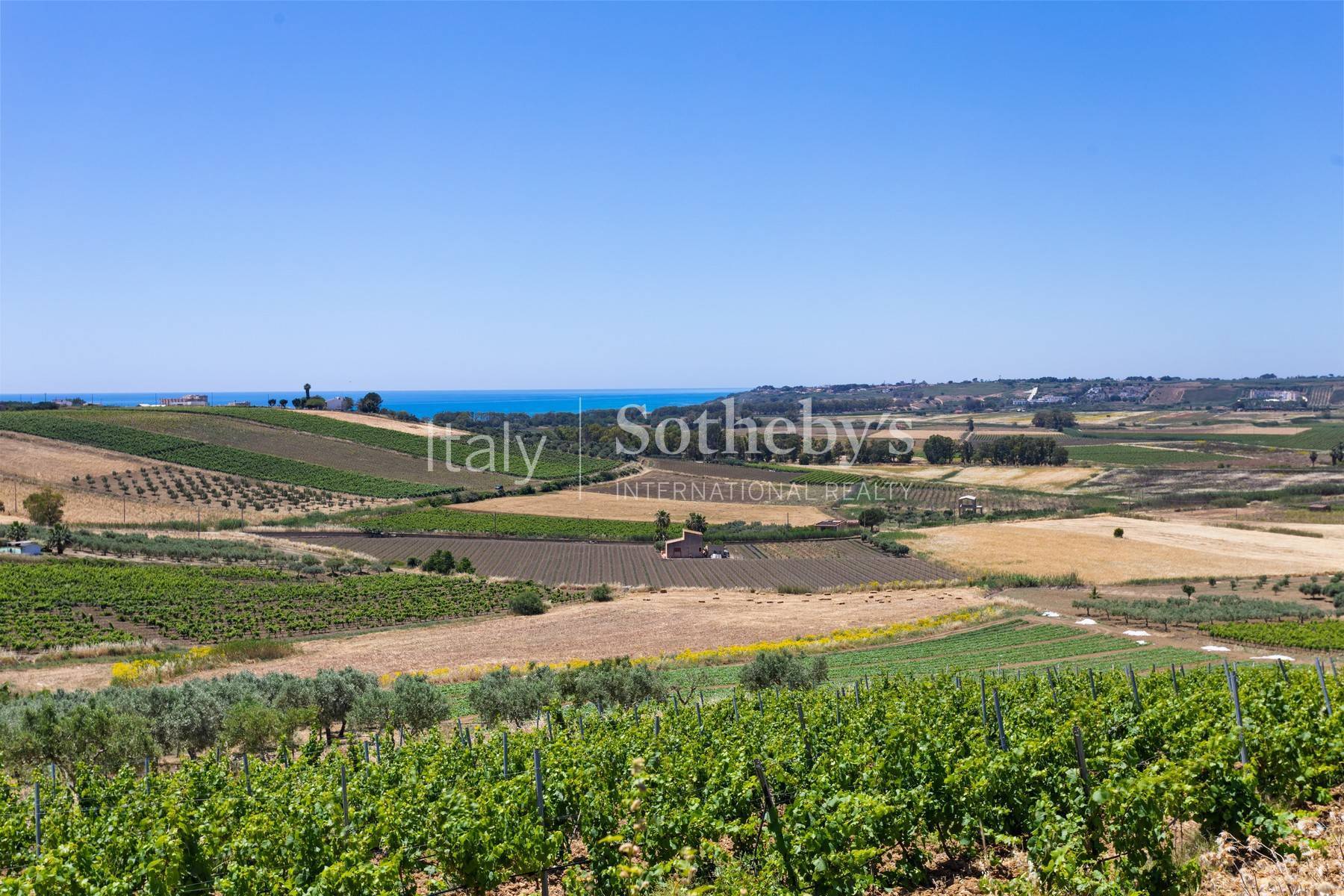  Stunning villa immersed in the countryside and overlooking the sea - 物件實景