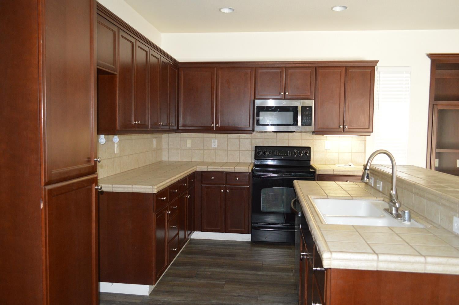 Turlock, California, 95382, United States, 3 Bedrooms Bedrooms, ,2 BathroomsBathrooms,Residential,For Sale,1992840