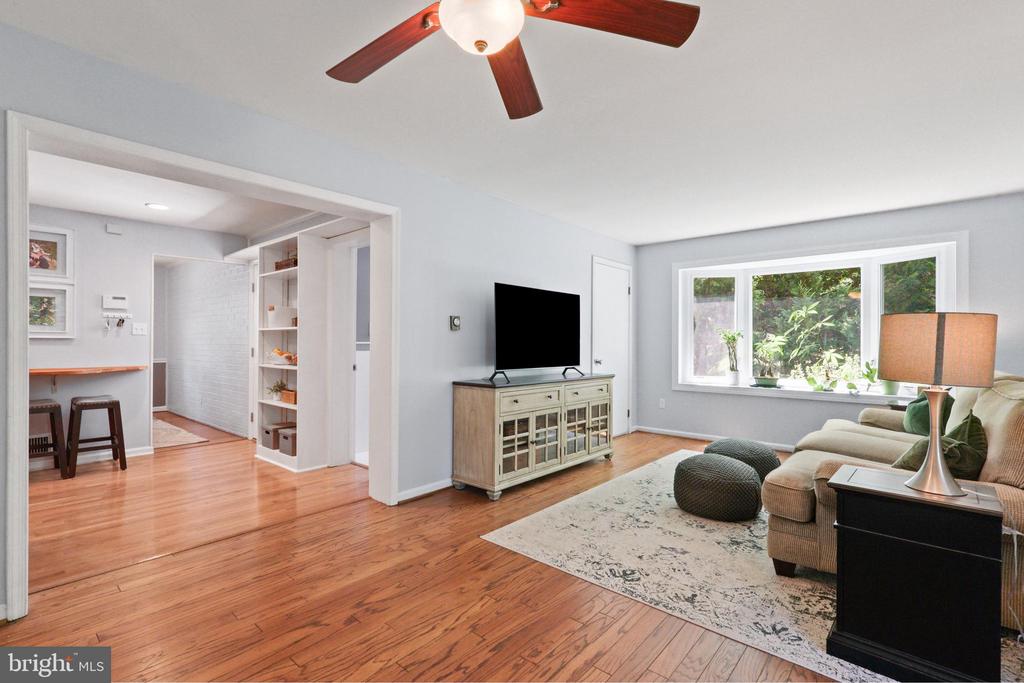 Springfield, Virginia, 22152, United States, 4 Bedrooms Bedrooms, ,3 BathroomsBathrooms,Residential,For Sale,1921904