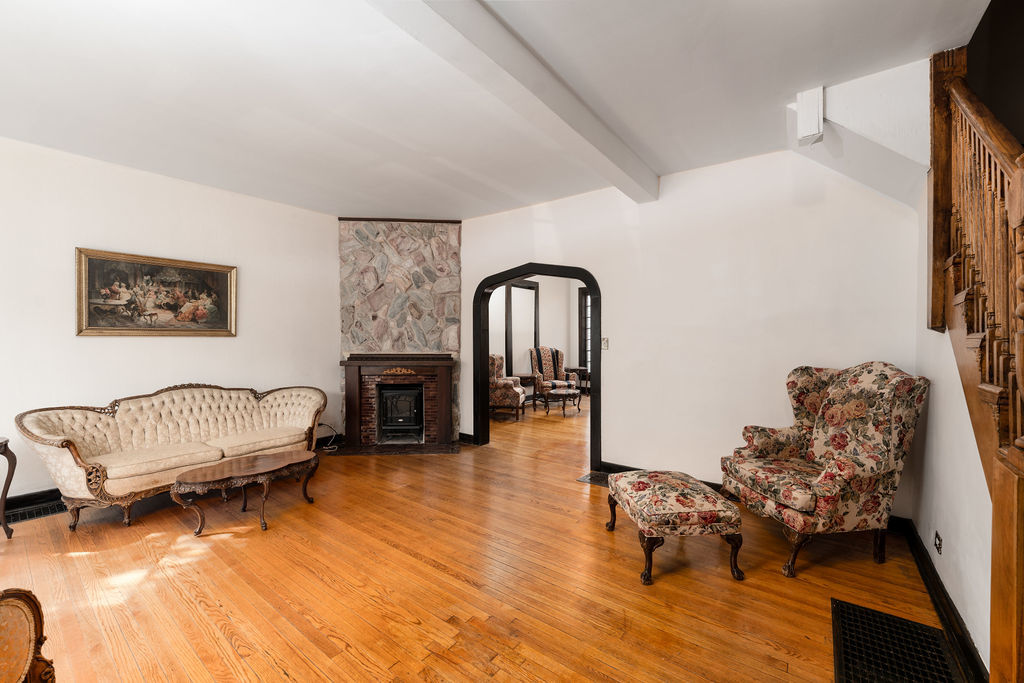 Chicago, Illinois, 60613, United States, 5 Bedrooms Bedrooms, ,4 BathroomsBathrooms,Residential,For Sale,1856737