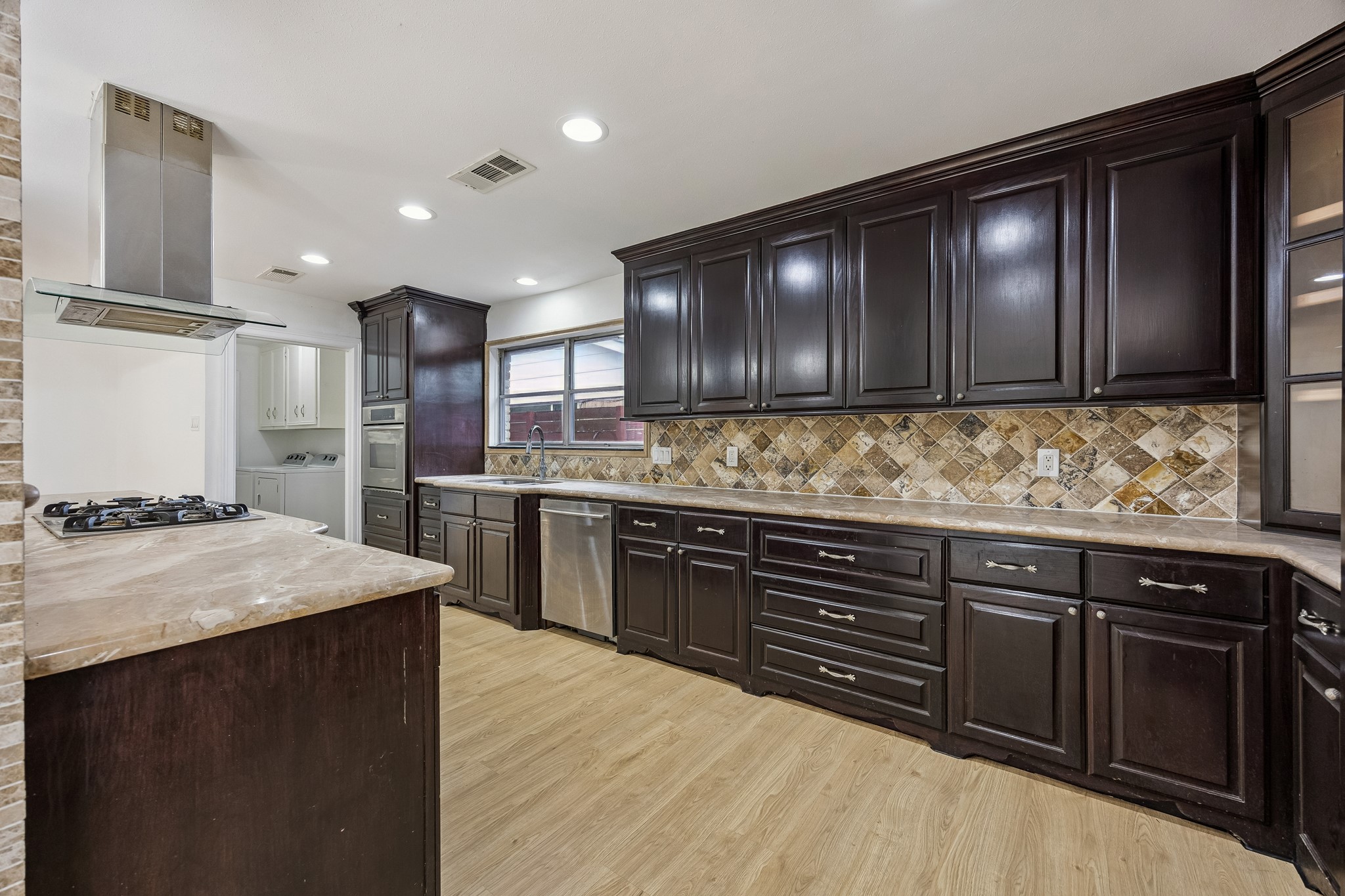  9418 Meadowbriar Lane - 物件實景