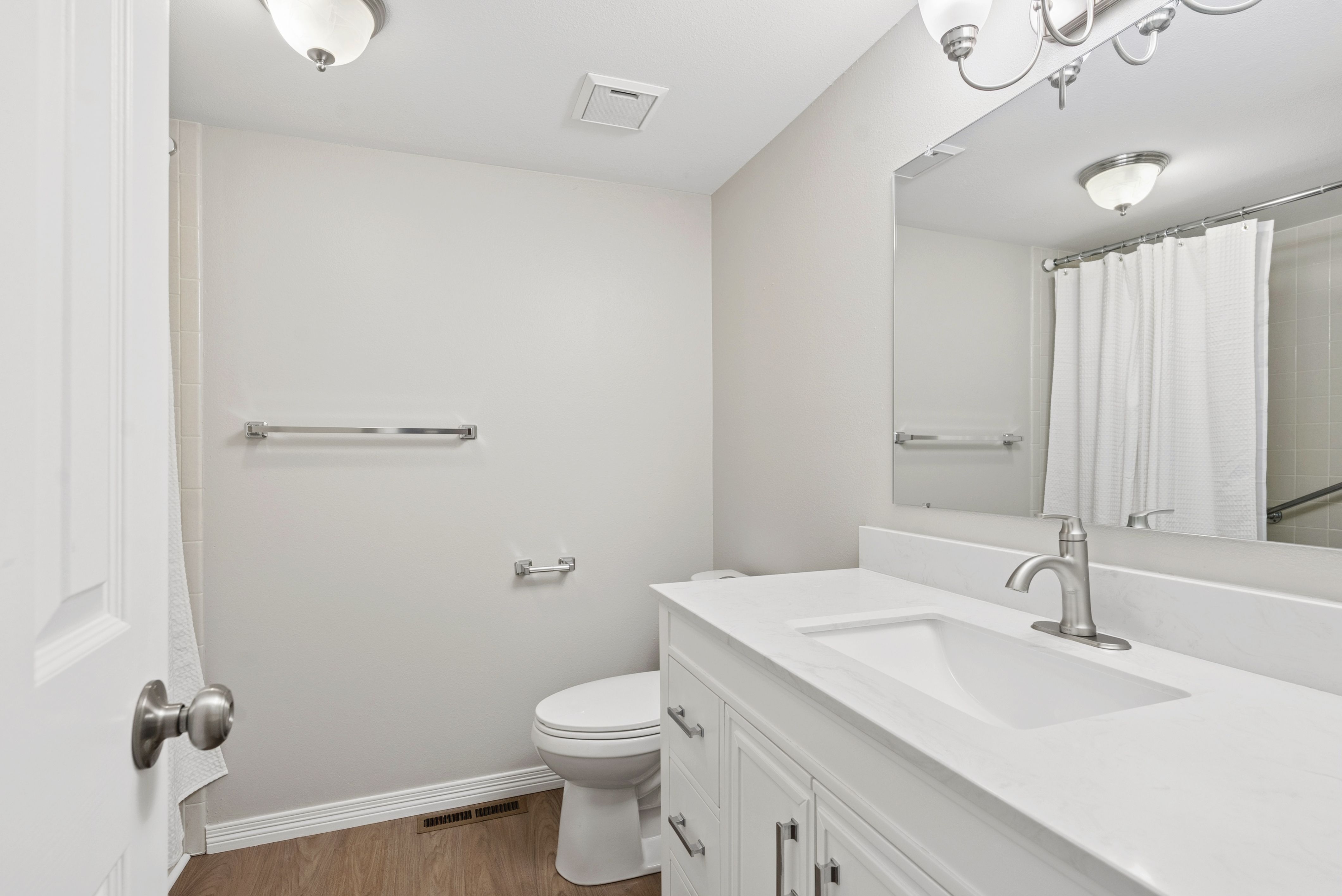  Bright Updated Townhome in Homestead Willows with One-Level Living & Pool Access - 物件實景
