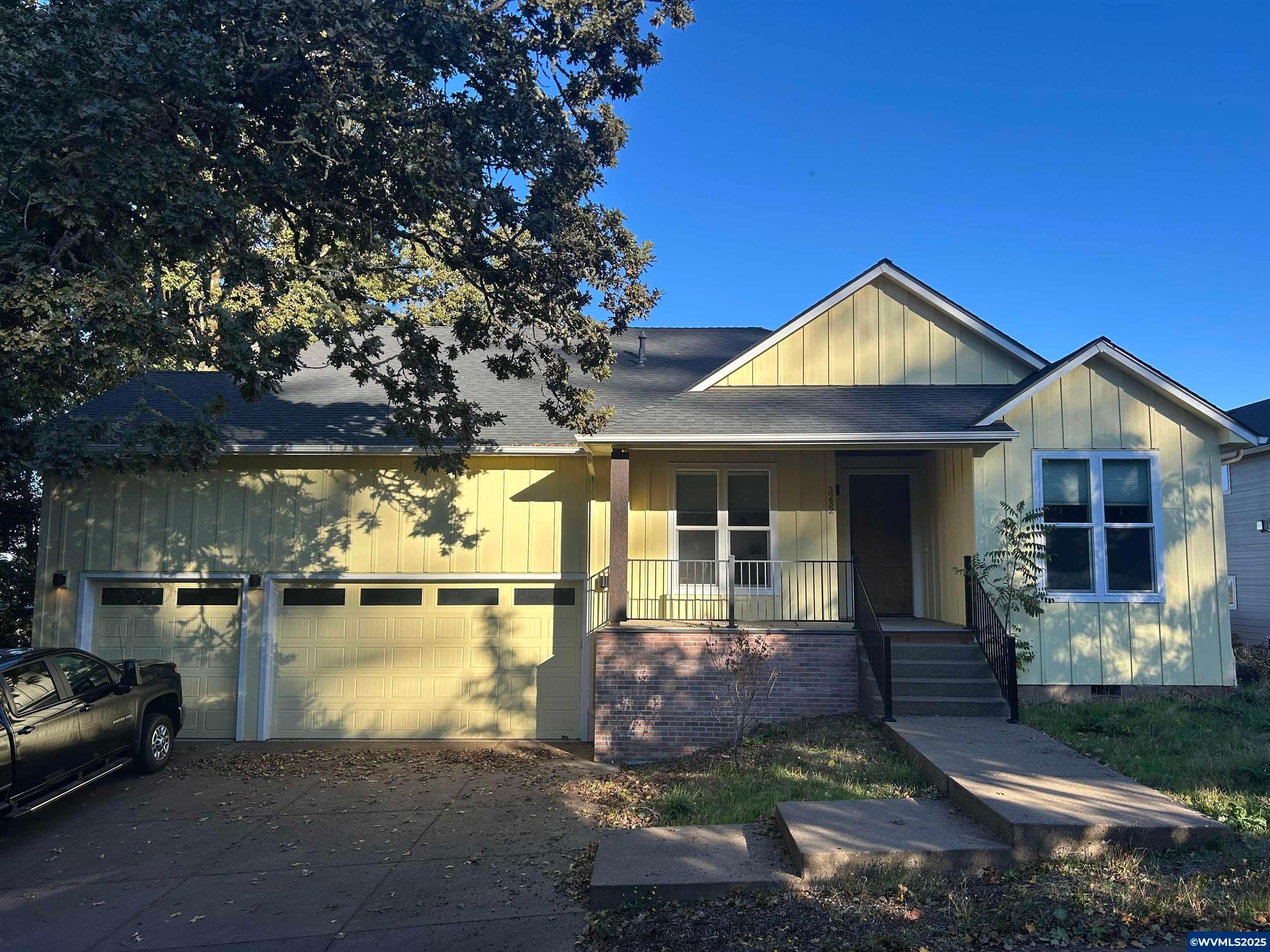 Granada Way, Salem, OR 97302