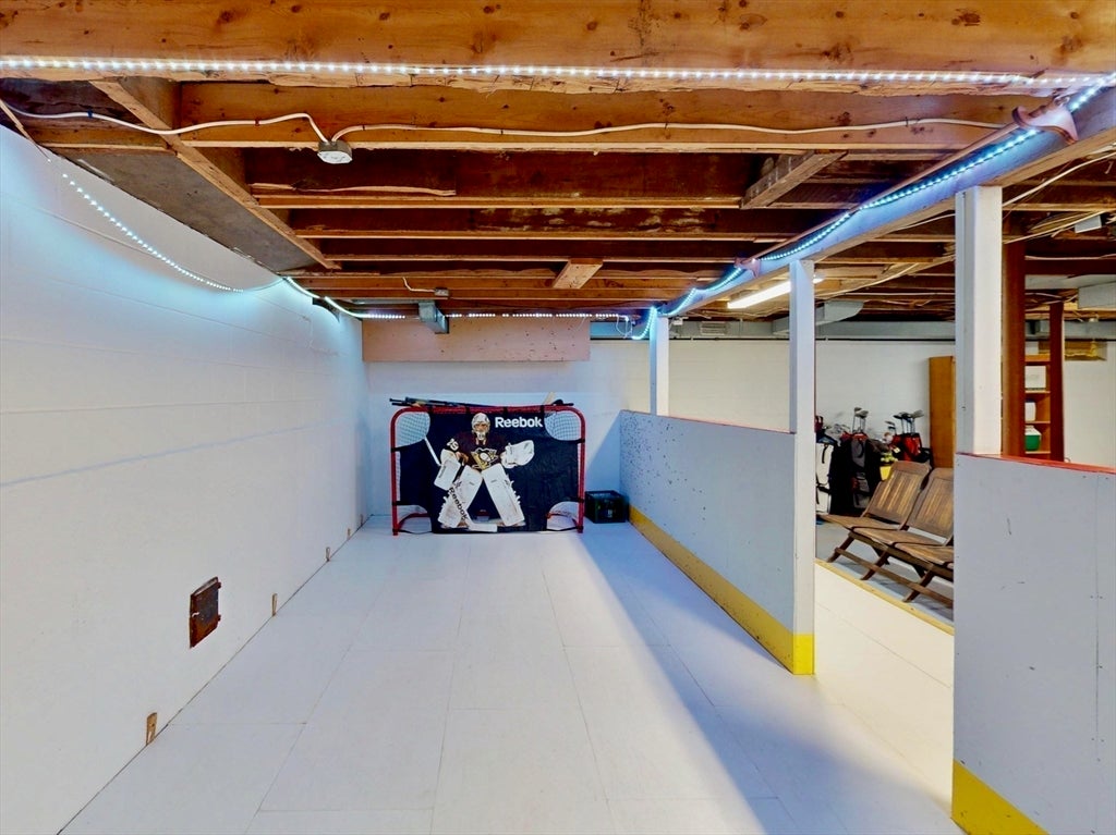 Hadley, Massachusetts, 01035, United States, 5 Bedrooms Bedrooms, ,3 BathroomsBathrooms,Residential,For Sale,1885251