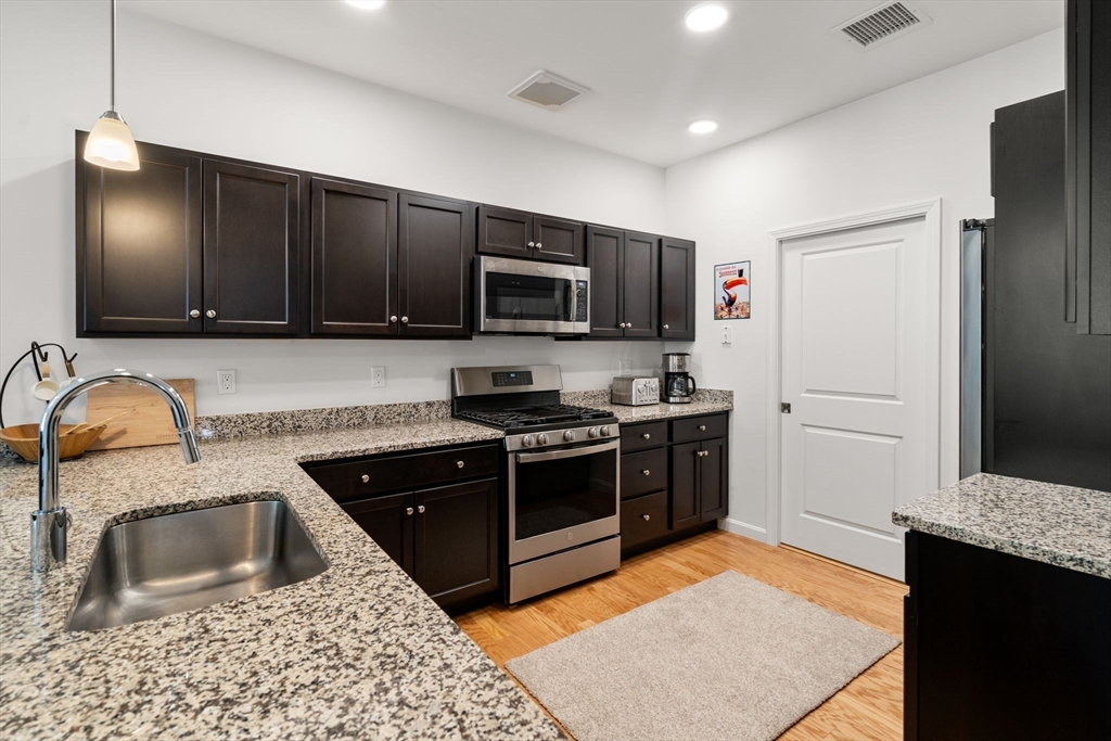 Canton, Massachusetts, 02021, United States, 1 Bedroom Bedrooms, ,1 BathroomBathrooms,Residential,For Sale,1917875