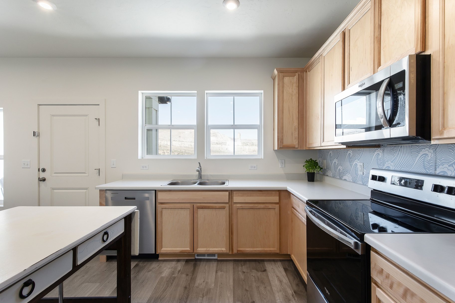  Bright & Quiet Townhome Ready to Be Your Next Home - 物件實景