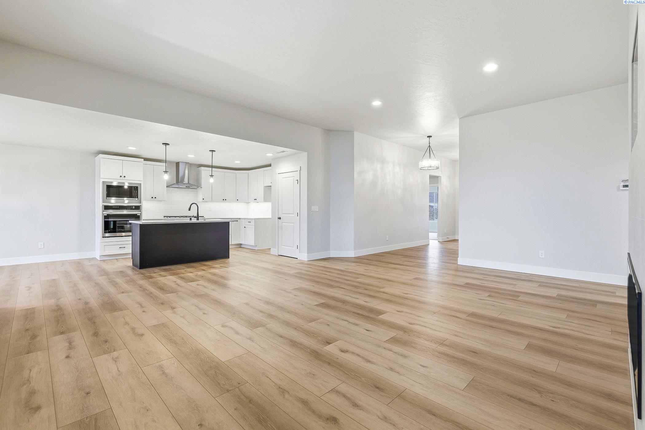 Kennewick, Washington, 99338, United States, 3 Bedrooms Bedrooms, ,1 BathroomBathrooms,Residential,For Sale,2000411