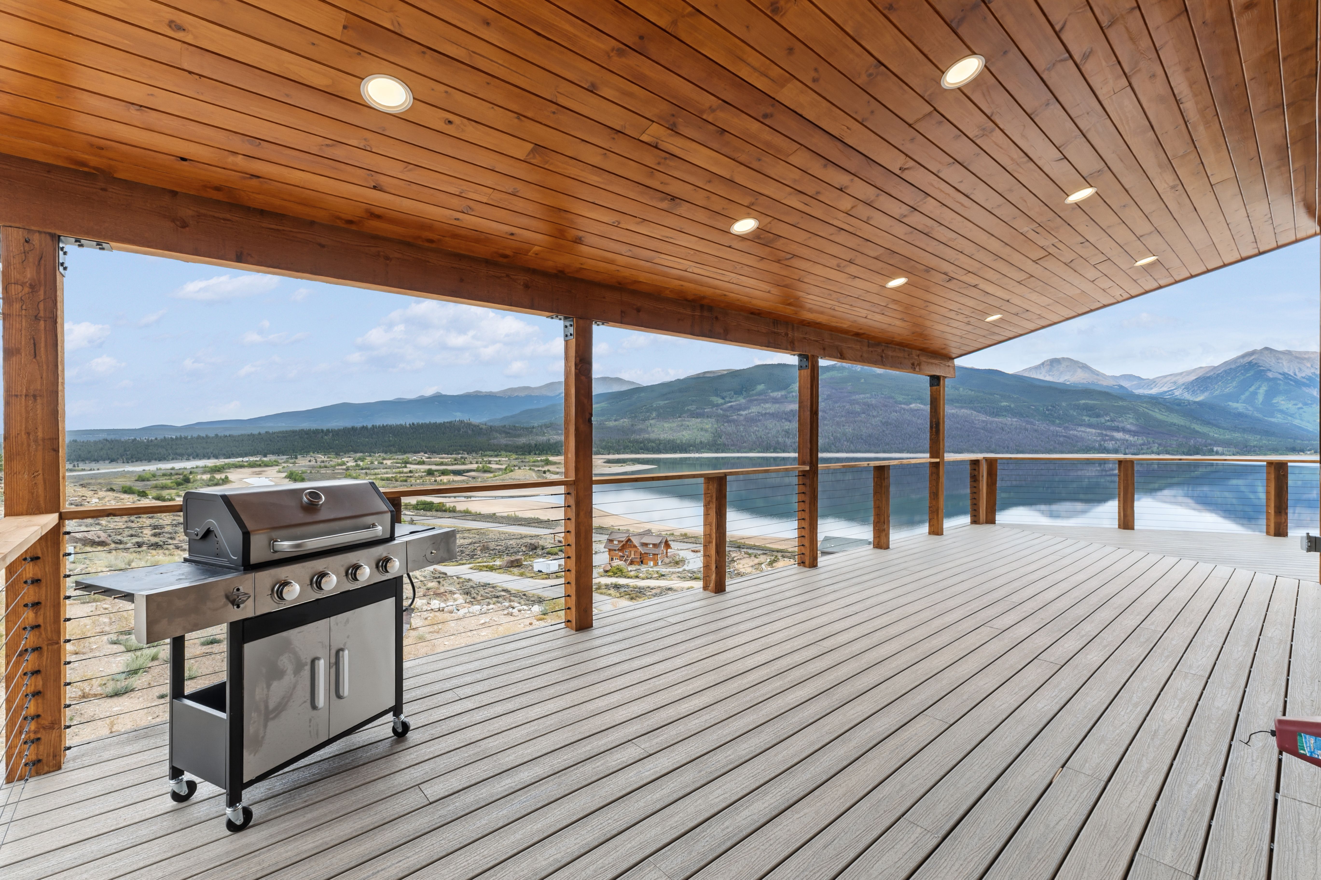  New Construction with Show-Stopping Twin Lakes Views - 物件實景