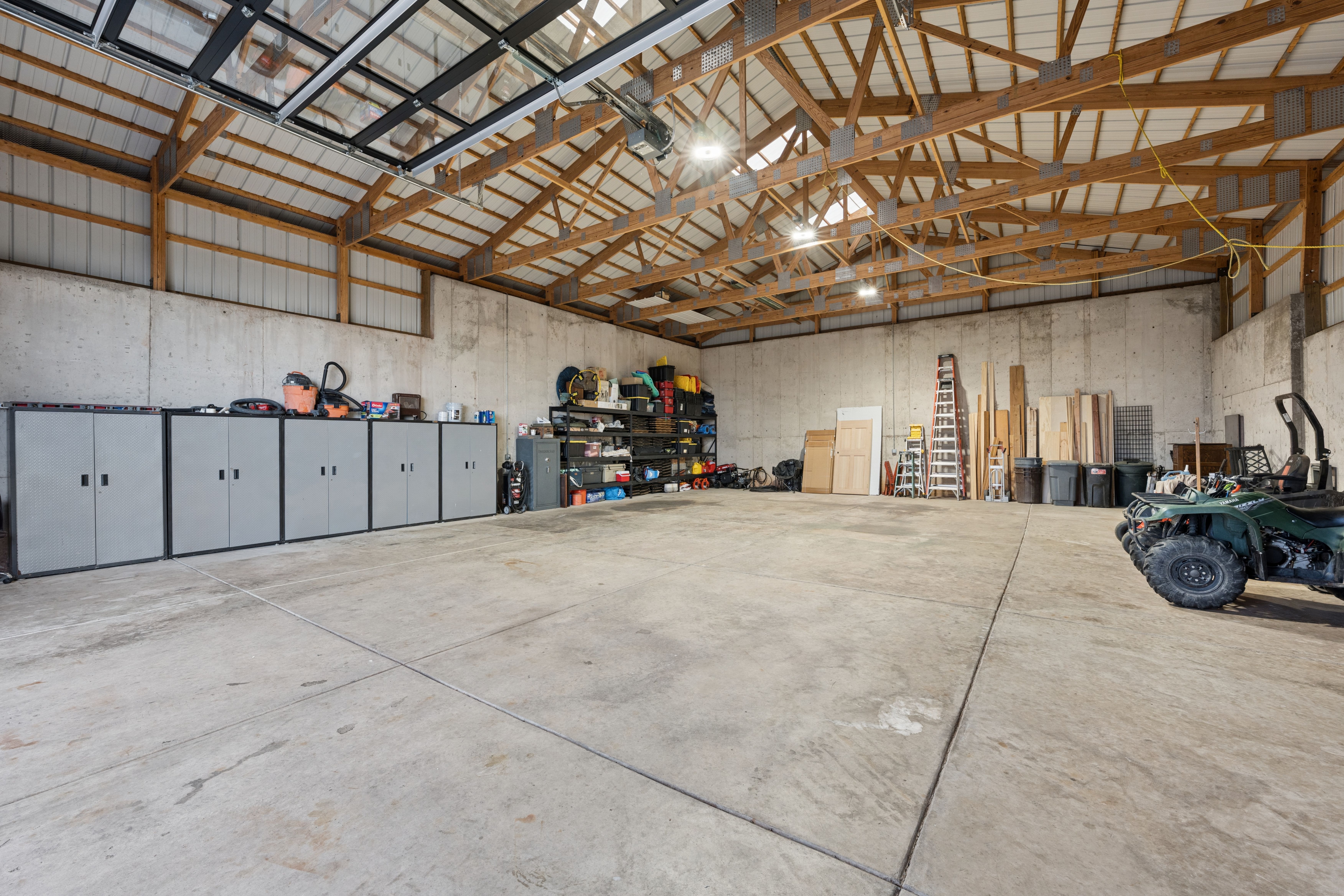  Remodeled 6,100 sq ft rancher on a magical setting spanning 72 acres - 物件實景