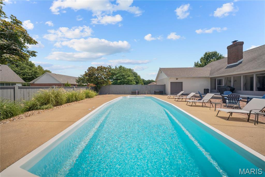 Sikeston, Missouri, 63801, United States, 3 Bedrooms Bedrooms, ,4 BathroomsBathrooms,Residential,For Sale,1927831