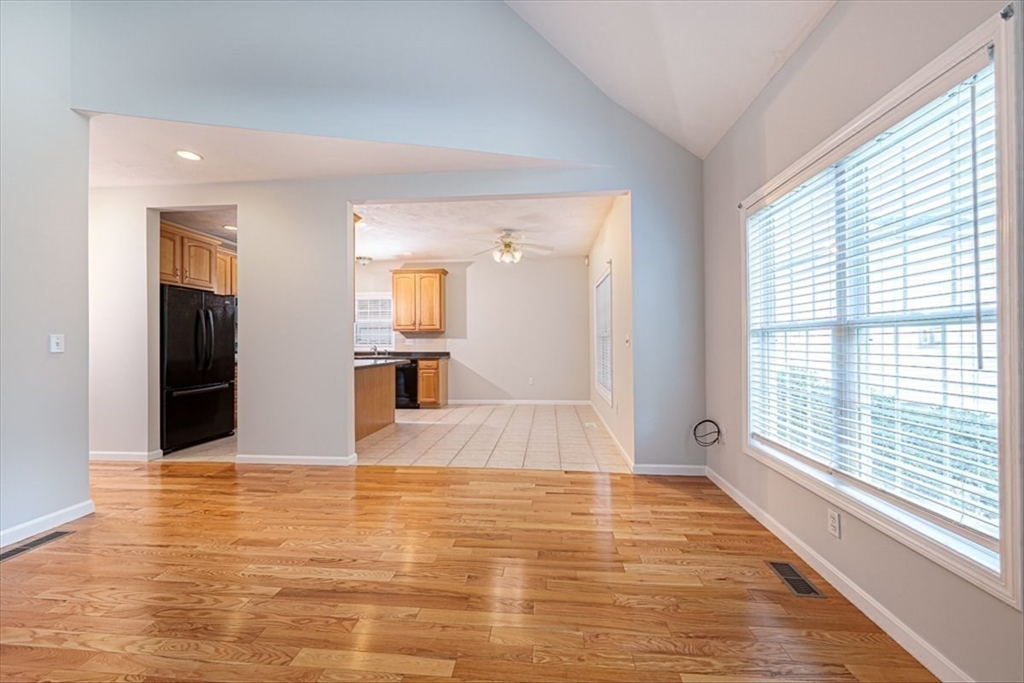 Milford, Massachusetts, 01757, United States, 2 Bedrooms Bedrooms, ,2 BathroomsBathrooms,Residential,For Sale,1982963