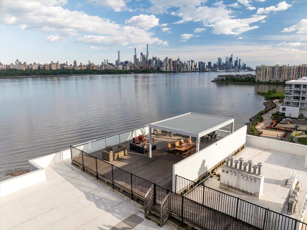 Edgewater, New Jersey, 07020, United States, 2 Bedrooms Bedrooms, ,2 BathroomsBathrooms,Residential,For Sale,1836744