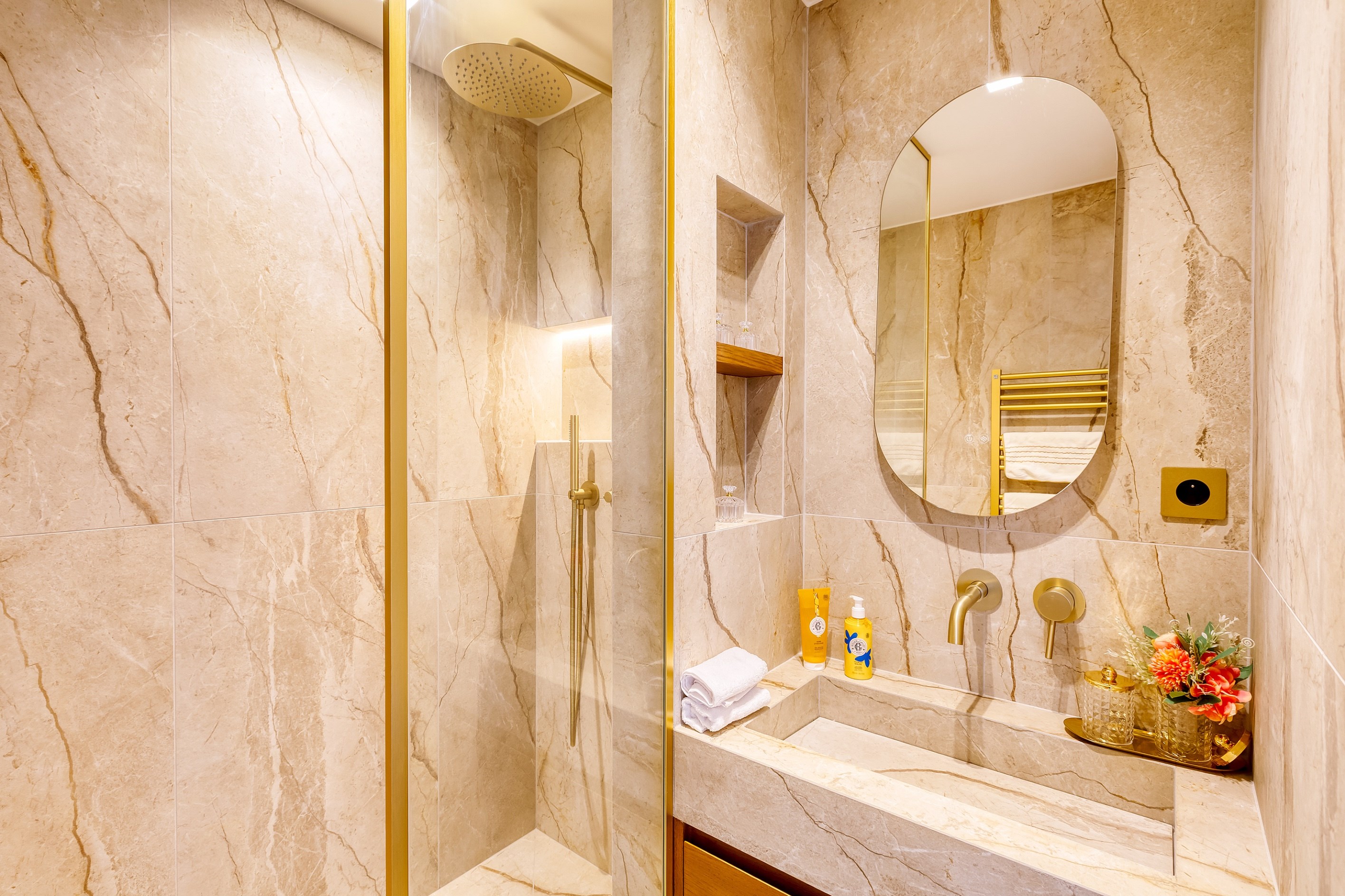  A VENDRE - Apartment - 2 bedrooms - Turn key - Golden Triangle - George V - 750… - 物件實景