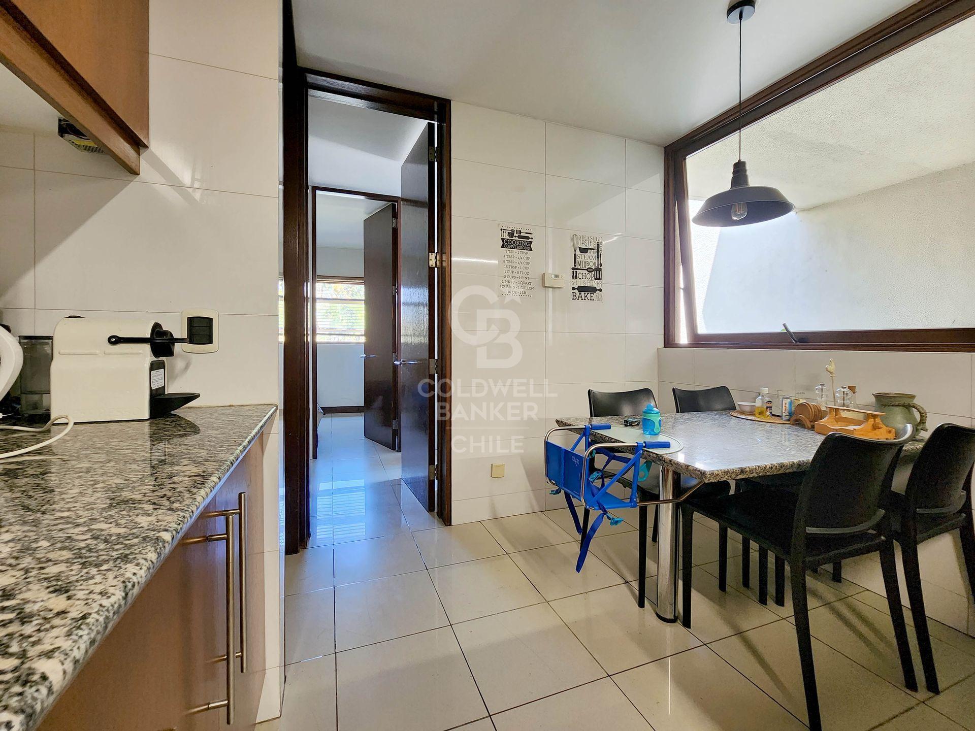 Vitacura, Chile, 3 Bedrooms Bedrooms, ,4 BathroomsBathrooms,Residential,For Sale,1867127