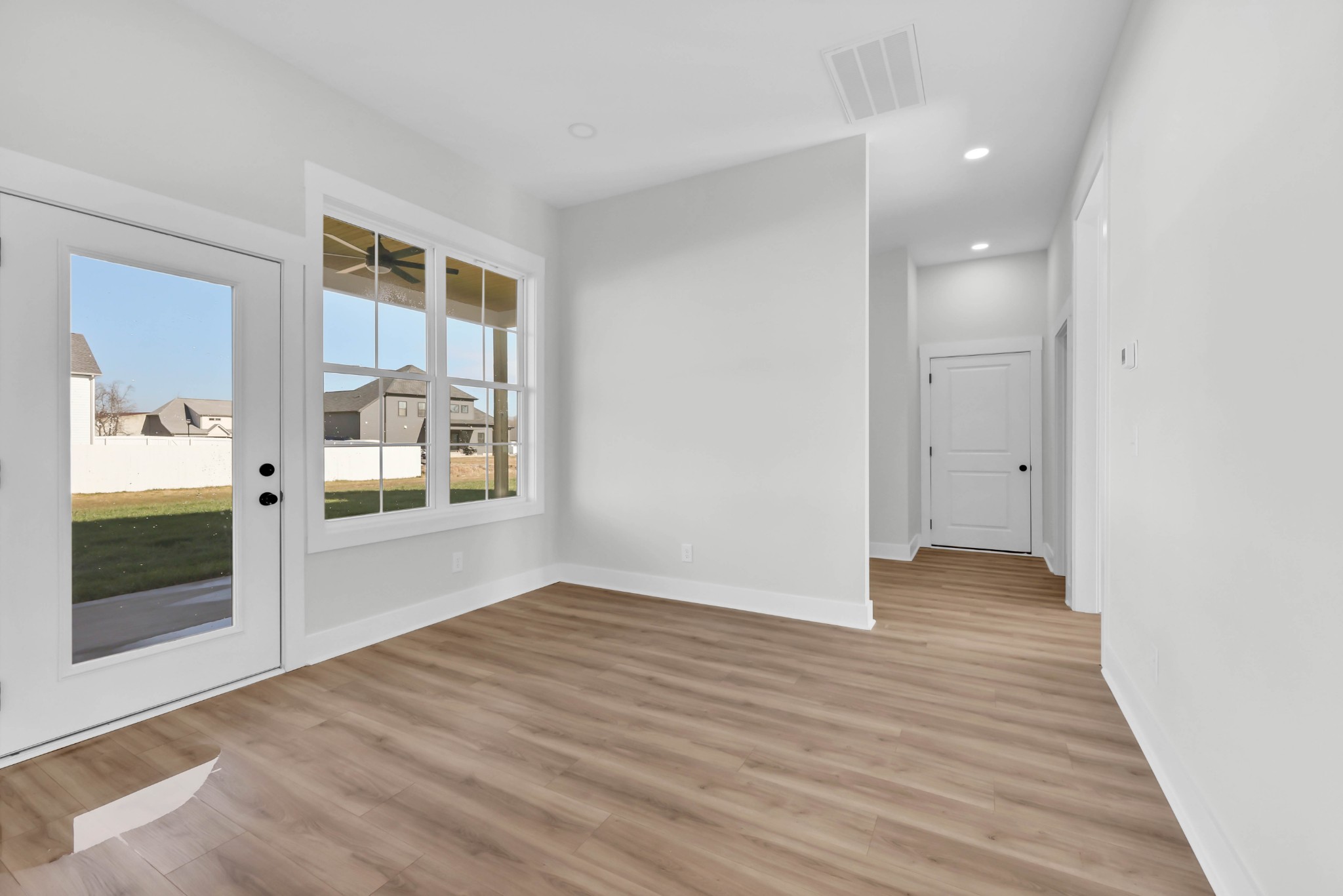 Clarksville, Tennessee, 37043, United States, 4 Bedrooms Bedrooms, ,4 BathroomsBathrooms,Residential,For Sale,2005761