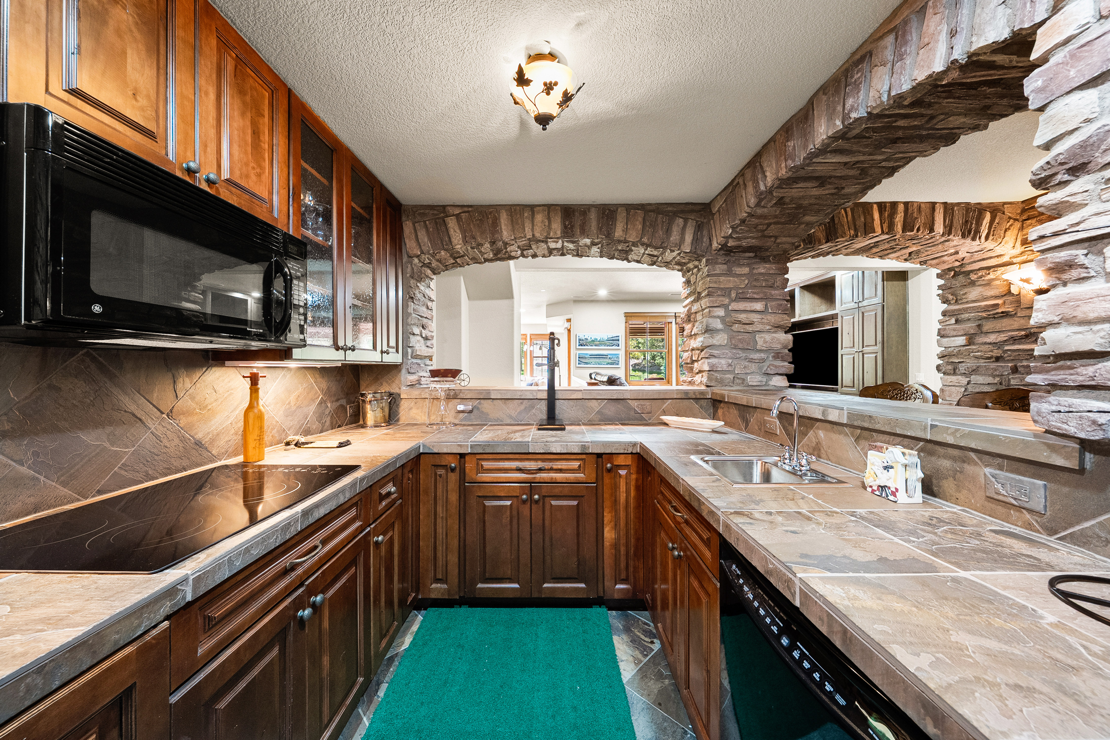  Exceptional ranch-style home in the prestigious gated golf course community - 物件實景