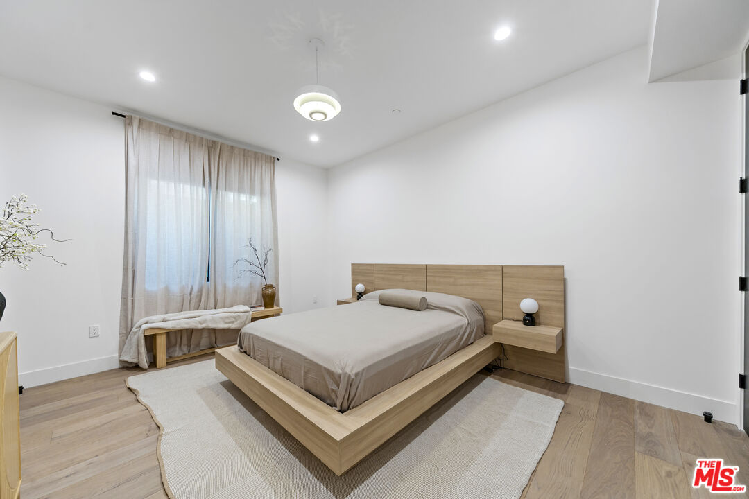 Los Angeles, California, 90065, United States, 3 Bedrooms Bedrooms, ,3 BathroomsBathrooms,Residential,For Sale,1939626