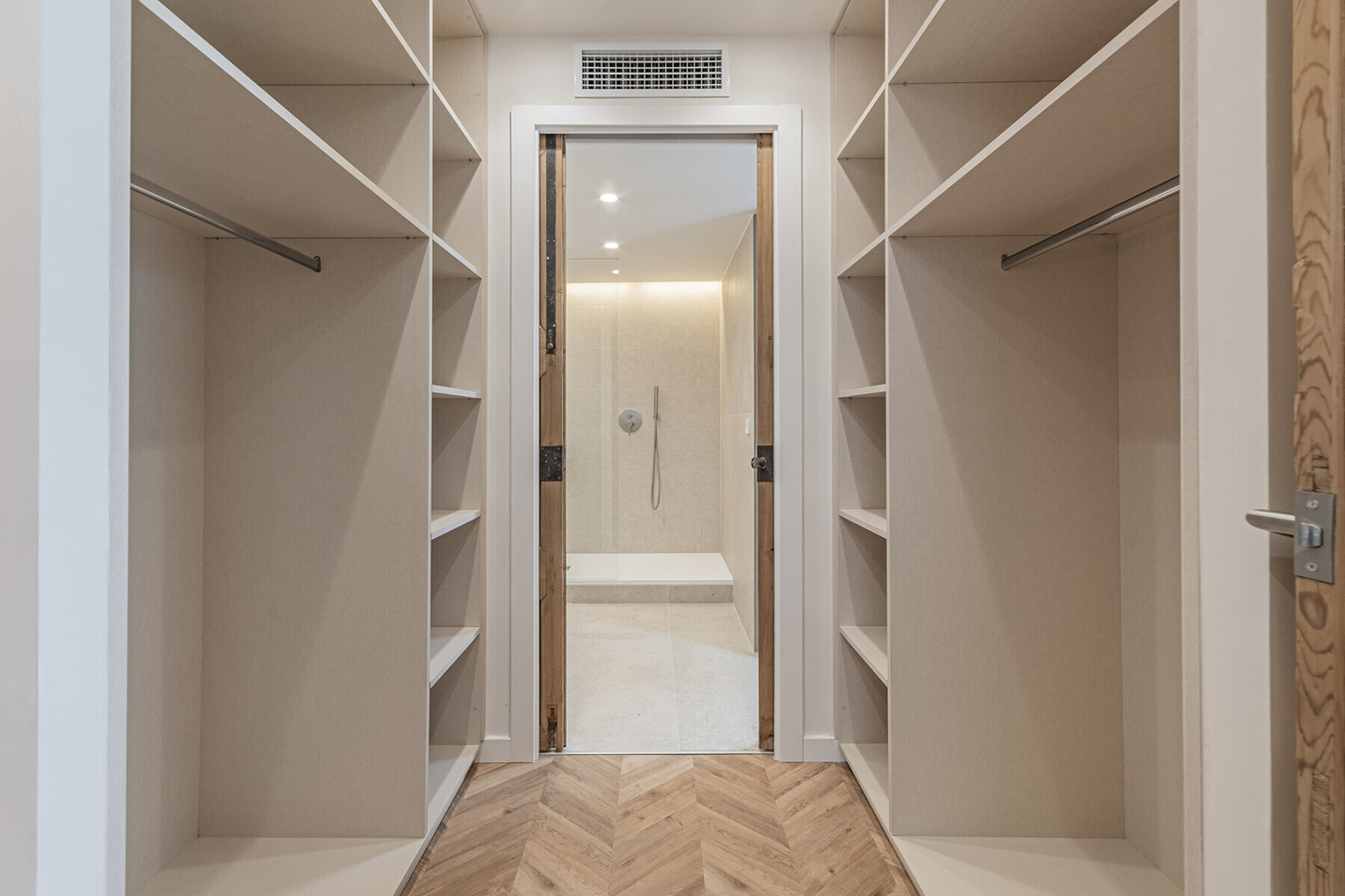  Exclusive brand new property in Girona pedestrian street in Quadrat d