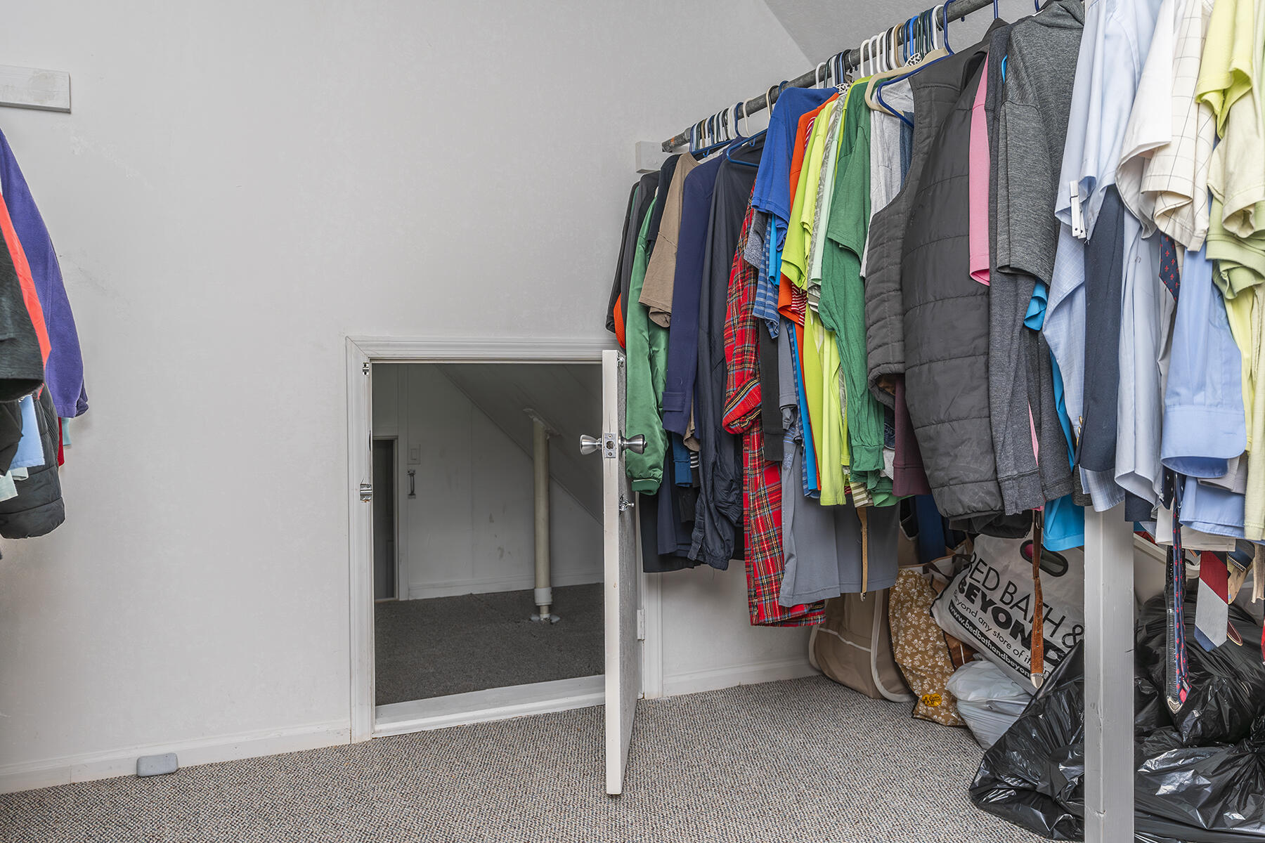 Jeffersonville, Kentucky, 40337, United States, 5 Bedrooms Bedrooms, ,4 BathroomsBathrooms,Residential,For Sale,1989610