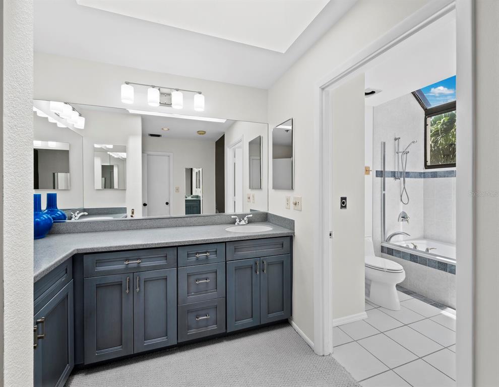 Longboat Key, Florida, 34228, United States, 2 Bedrooms Bedrooms, ,3 BathroomsBathrooms,Residential,For Sale,1942168