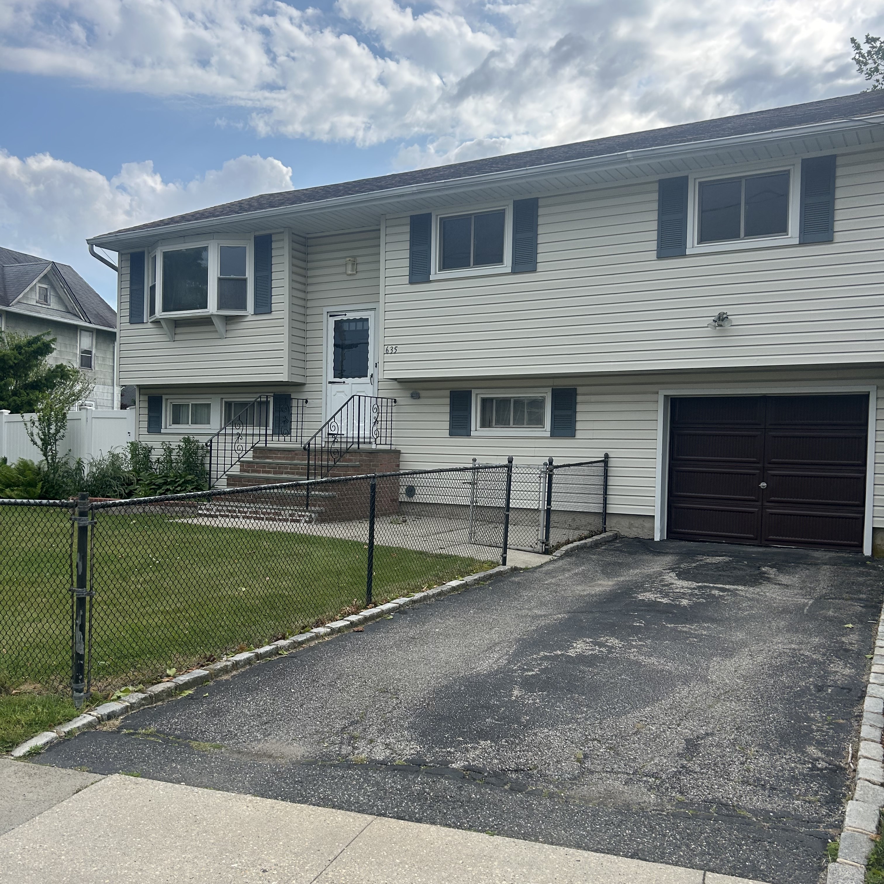 Lindenhurst, New York, 11757, United States, 4 Bedrooms Bedrooms, ,2 BathroomsBathrooms,Residential,For Sale,1840330