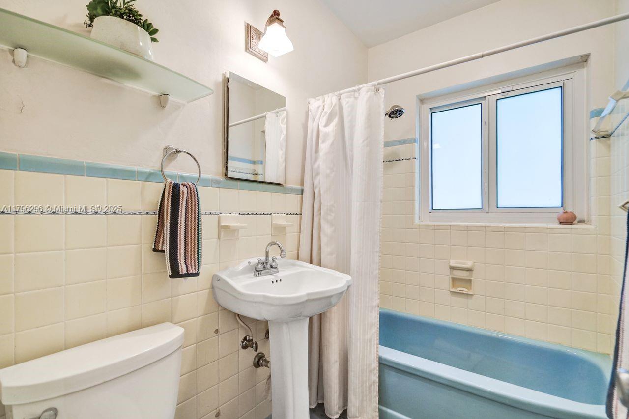 Miami Shores, Florida, 33138, United States, 2 Bedrooms Bedrooms, ,2 BathroomsBathrooms,Residential,For Sale,1804509