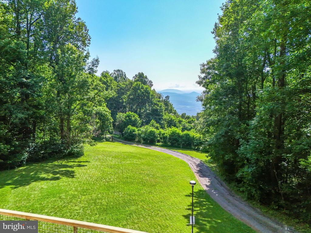 Chester Gap, Virginia, 22623, United States, 4 Bedrooms Bedrooms, ,4 BathroomsBathrooms,Residential,For Sale,1980820