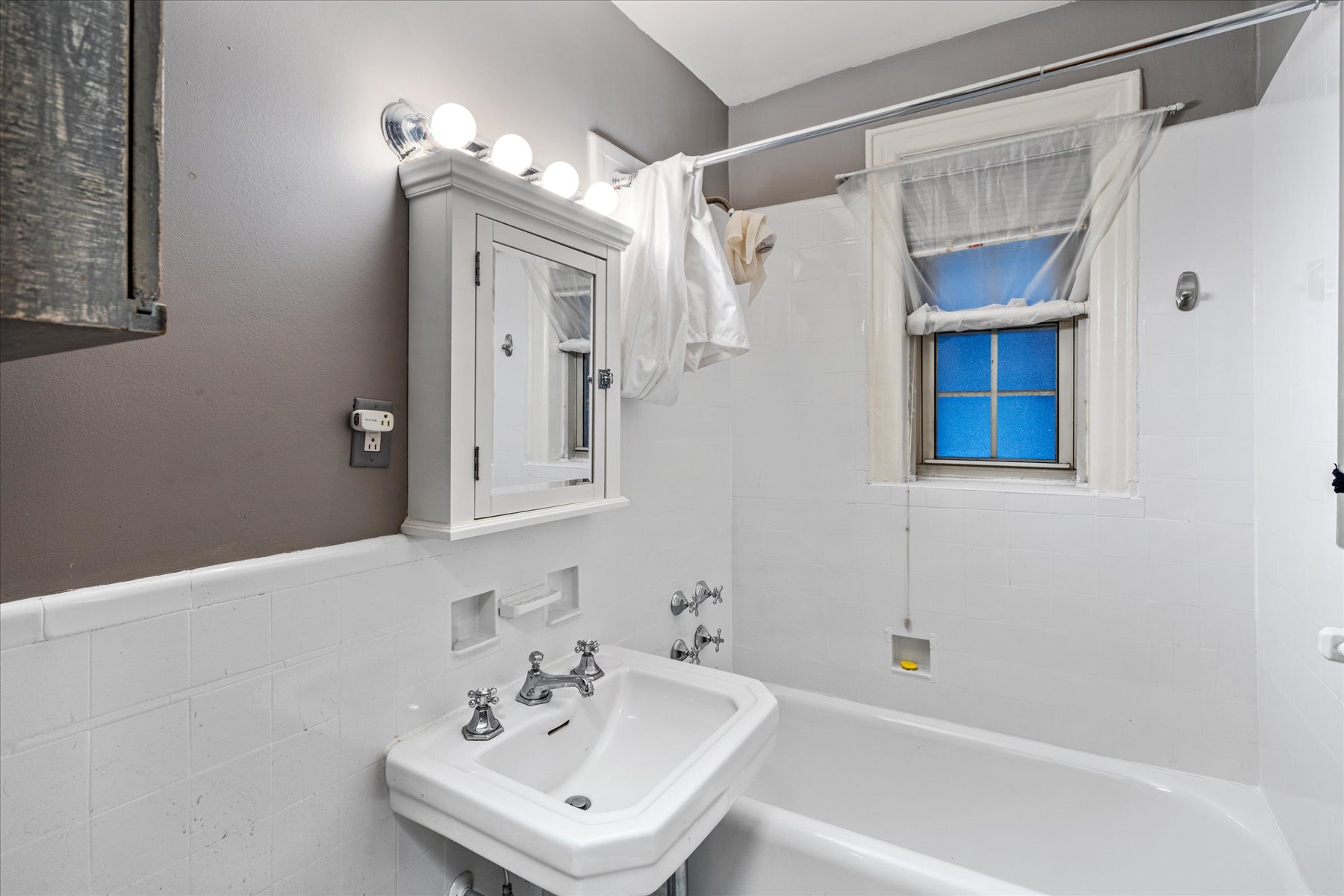  150 Burns Street, Forest Hills, NY, 11375 - 物件實景