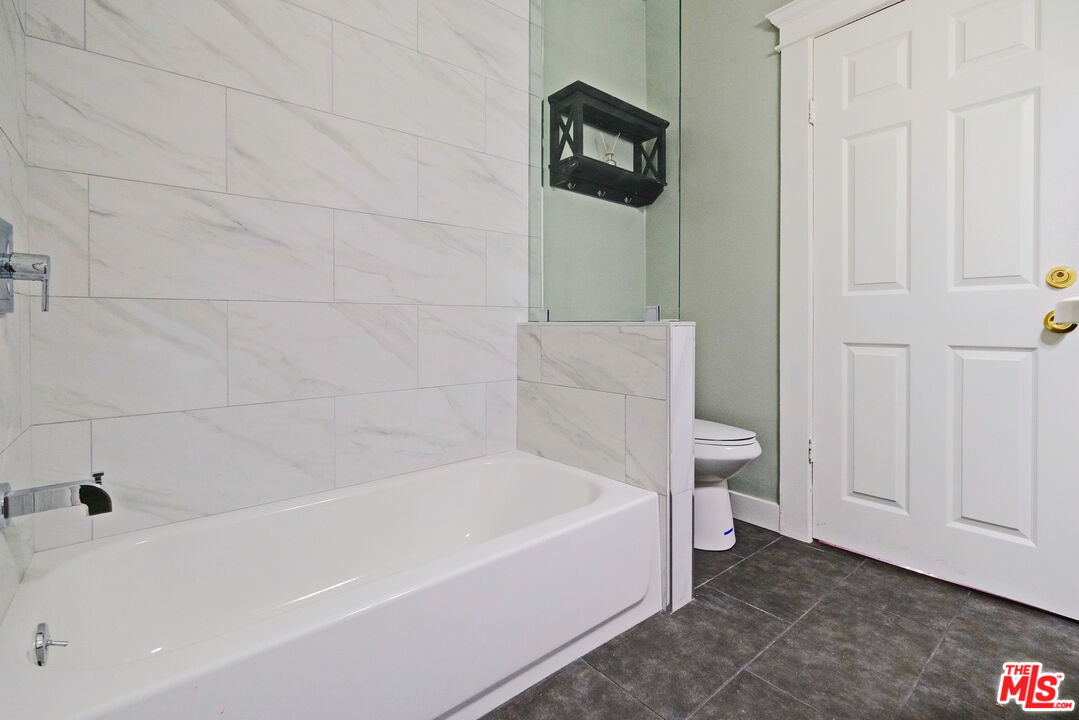 Los Angeles, California, 90007, United States, 2 Bedrooms Bedrooms, ,1 BathroomBathrooms,Residential,For Sale,1737076
