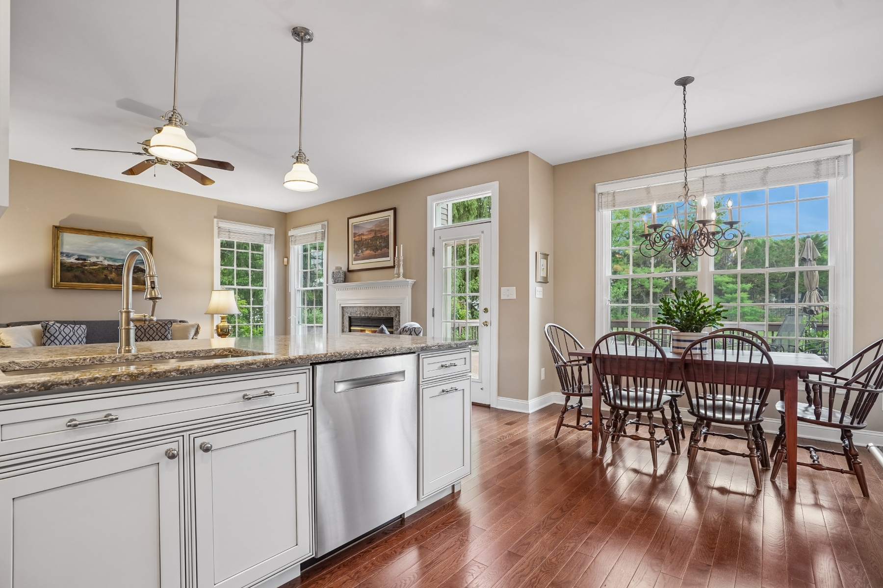  ?Staats Farm? Colonial Blends Classic Charm with Modern Updates - 物件實景