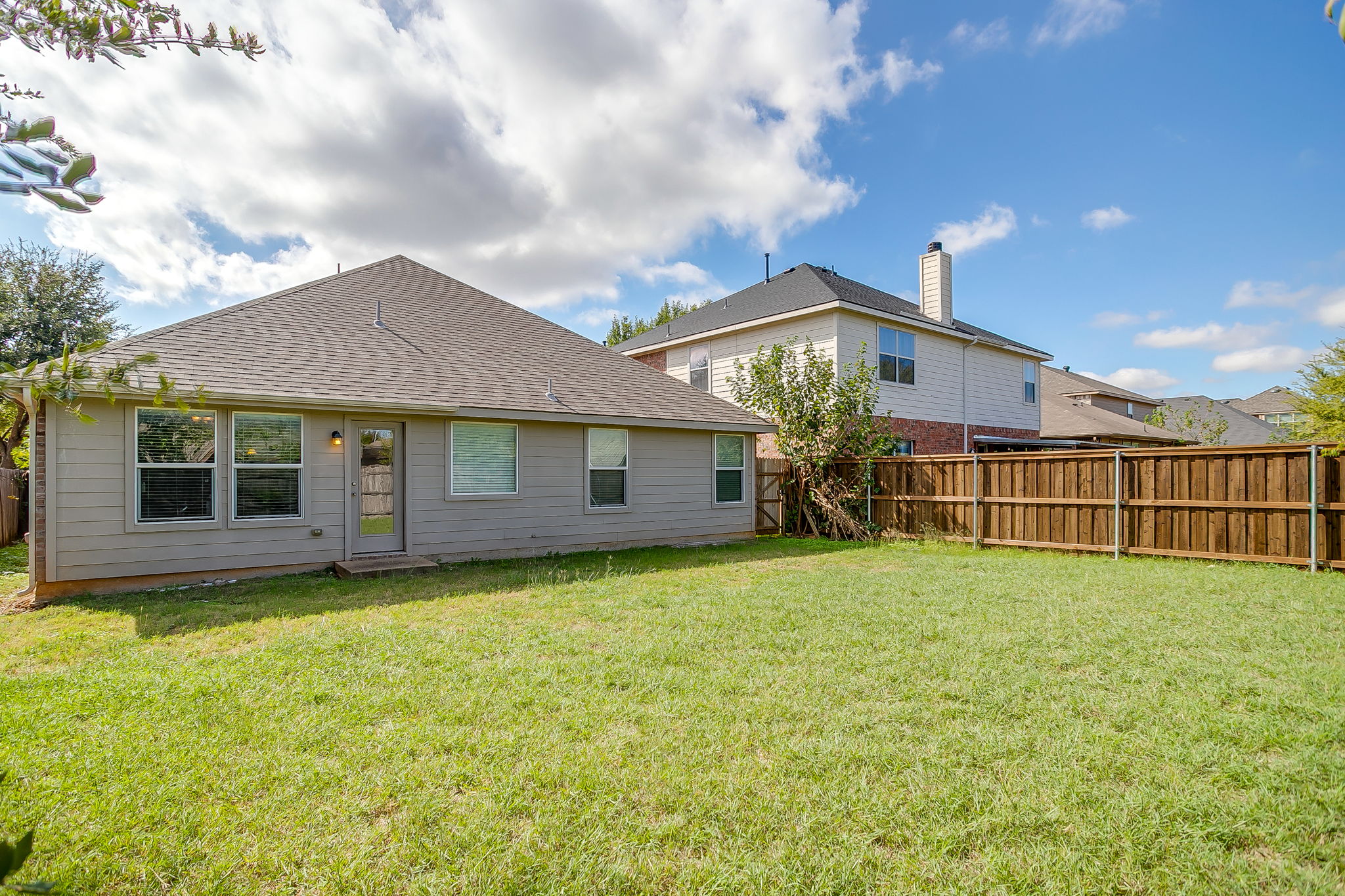  637 Brooks Street, Crowley, TX, 76036 - 物件實景
