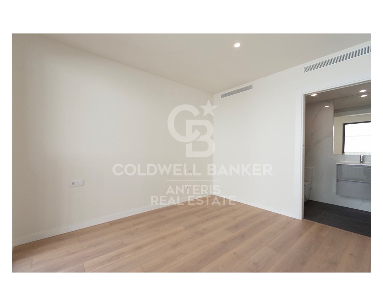 Barcelona, Barcelona, Sants ? Montju?c, Sants - Ba, Barcelona, Catalonia, ES, 3 Bedrooms Bedrooms, ,2 BathroomsBathrooms,Residential,For Sale,Barcelona, Barcelona, Sants ? Montju?c, Sants - Ba,1556908