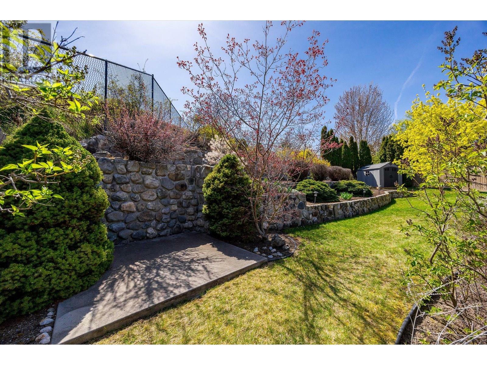 KELOWNA, British Columbia, V1W 4K9, CA, 4 Bedrooms Bedrooms, ,3 BathroomsBathrooms,Residential,For Sale,1865422