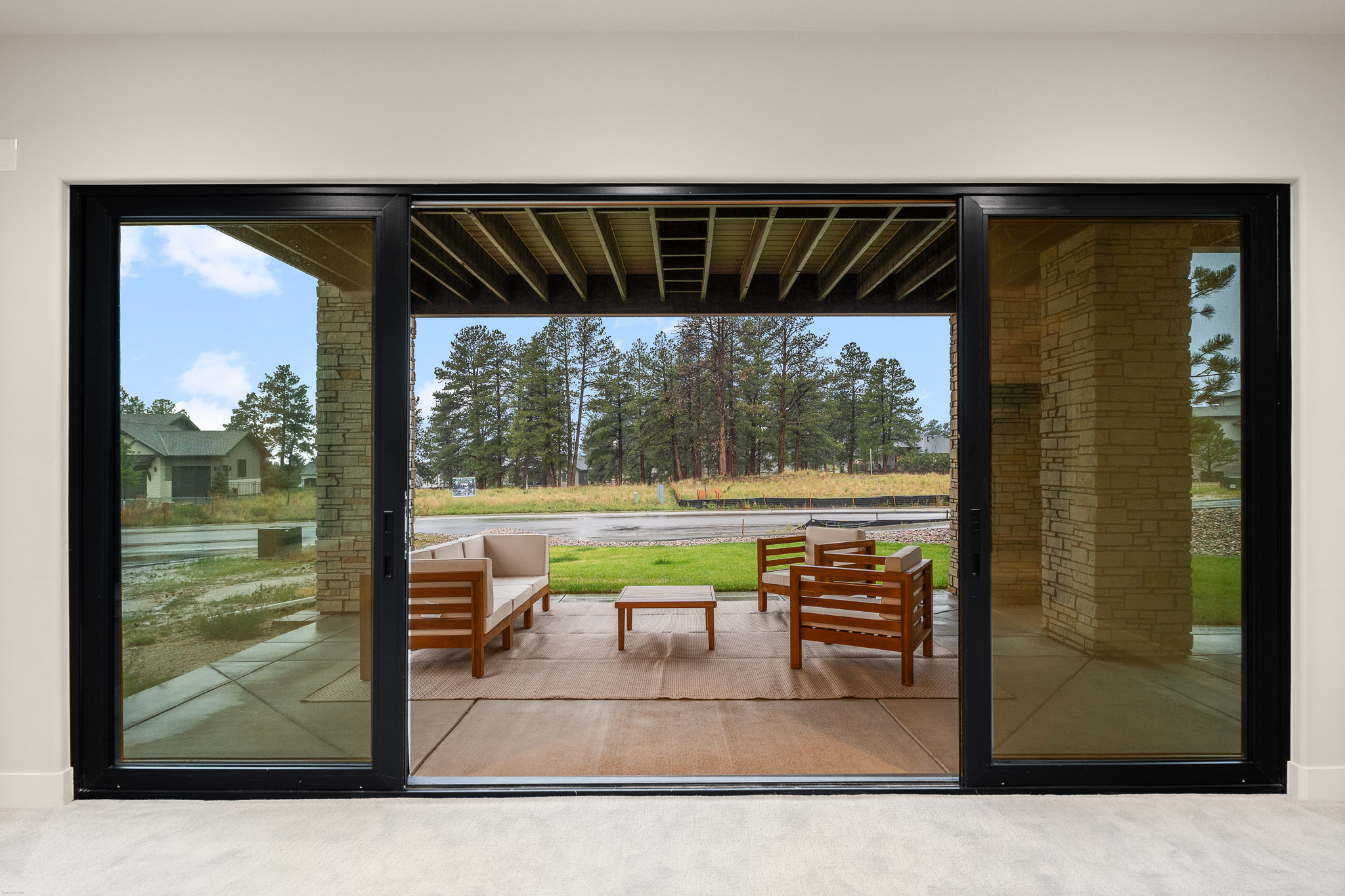  Designed to live beautifully from front to back - 物件實景