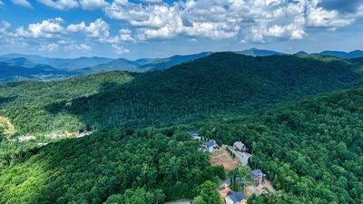 Hiawassee, Georgia, 30546, United States, 3 Bedrooms Bedrooms, ,4 BathroomsBathrooms,Residential,For Sale,1933523