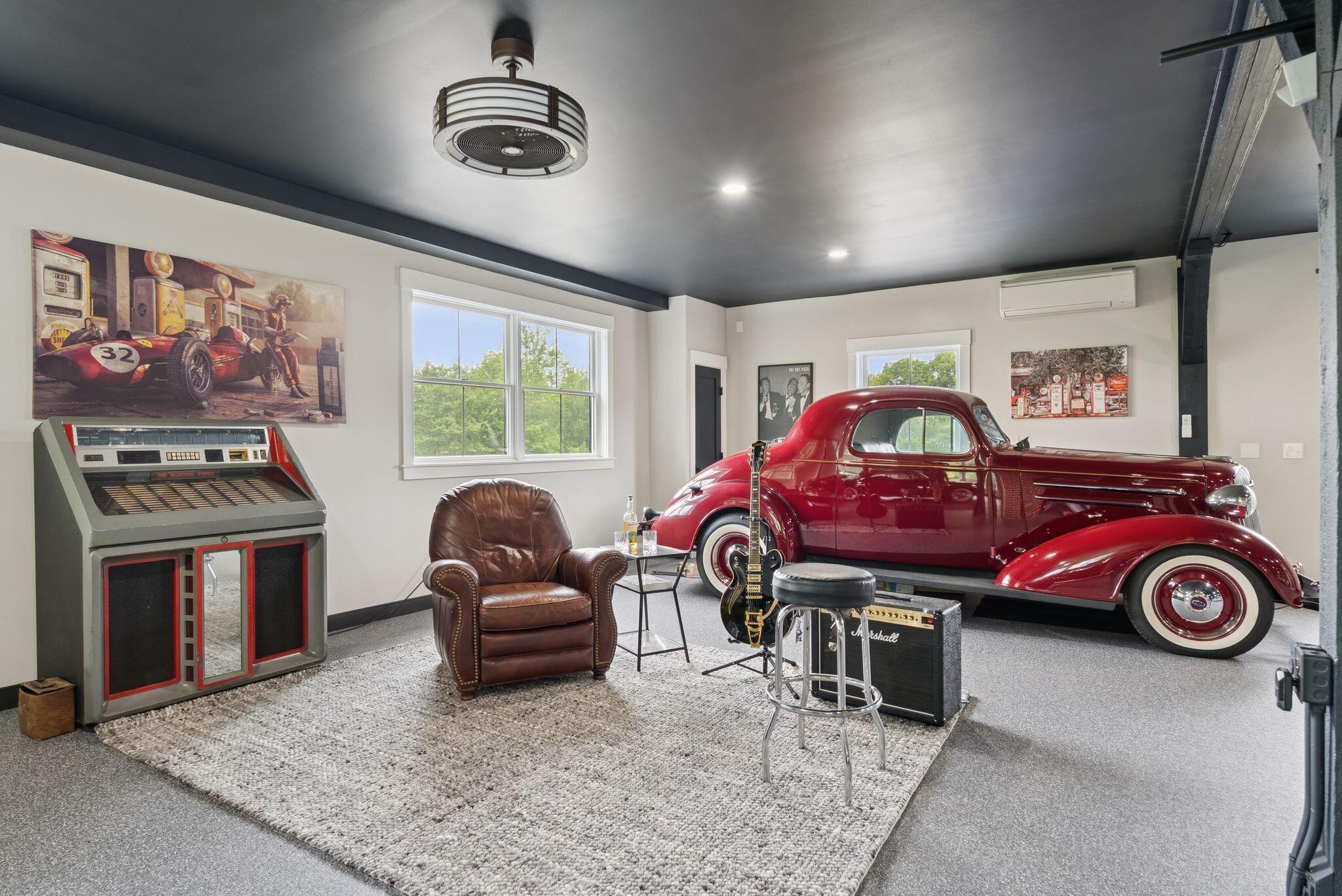 Falmouth, Maine, 04105, United States, 3 Bedrooms Bedrooms, ,4 BathroomsBathrooms,Residential,For Sale,1975511