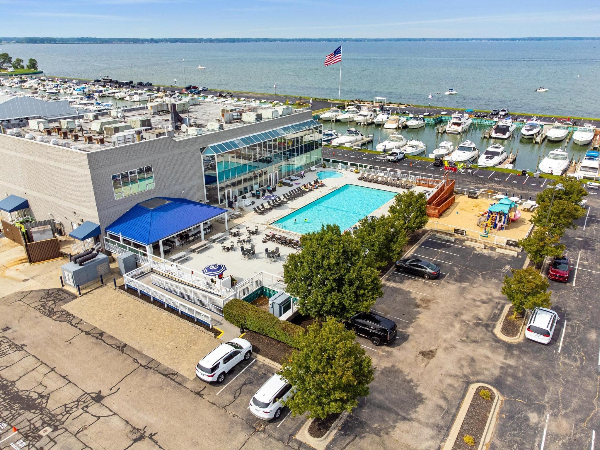 Harrison Twp, Michigan, 48045, United States, 2 Bedrooms Bedrooms, ,3 BathroomsBathrooms,Residential,For Sale,1979598