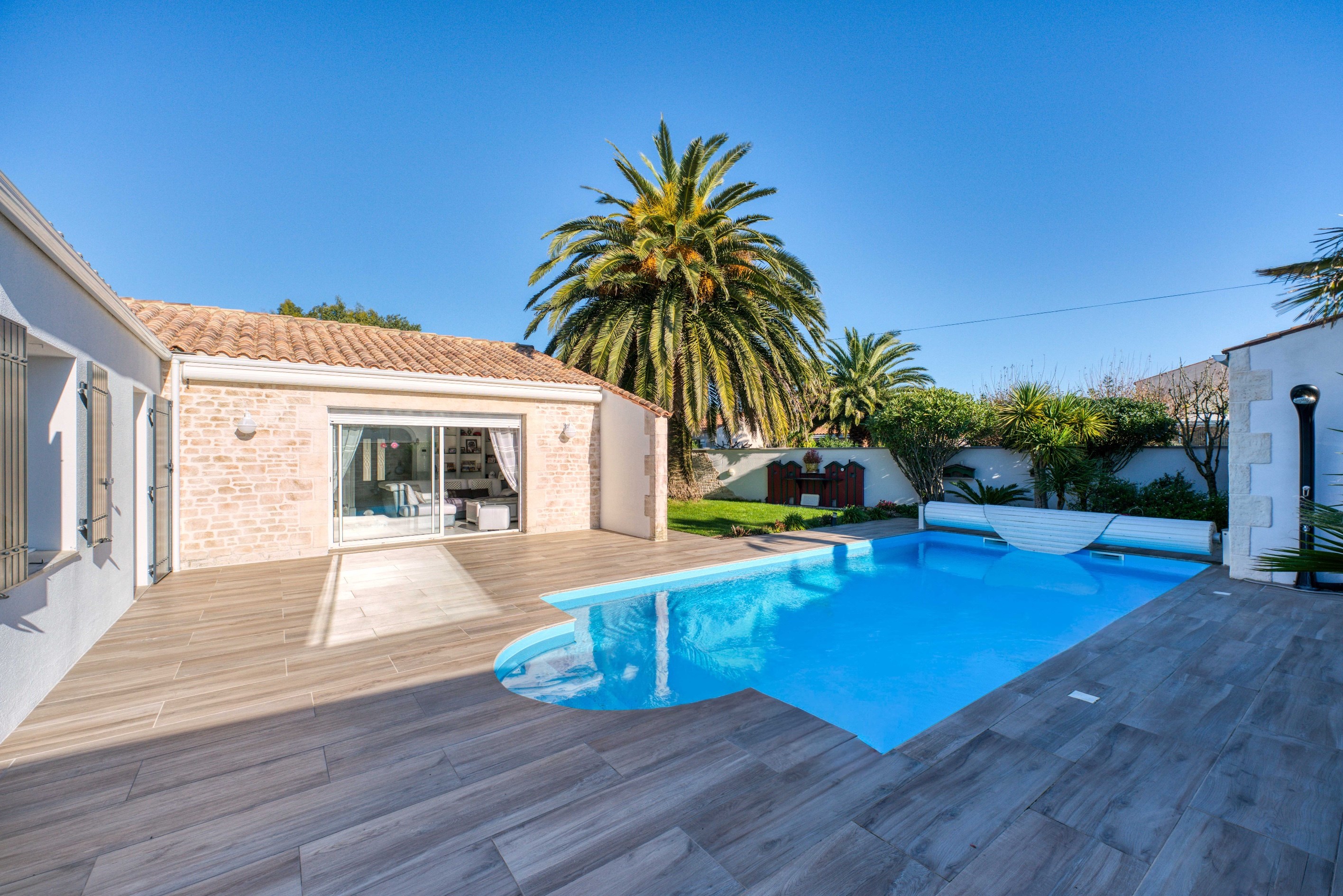  Villa with heated pool - 4 km from the Ocean - St-Pierre-d