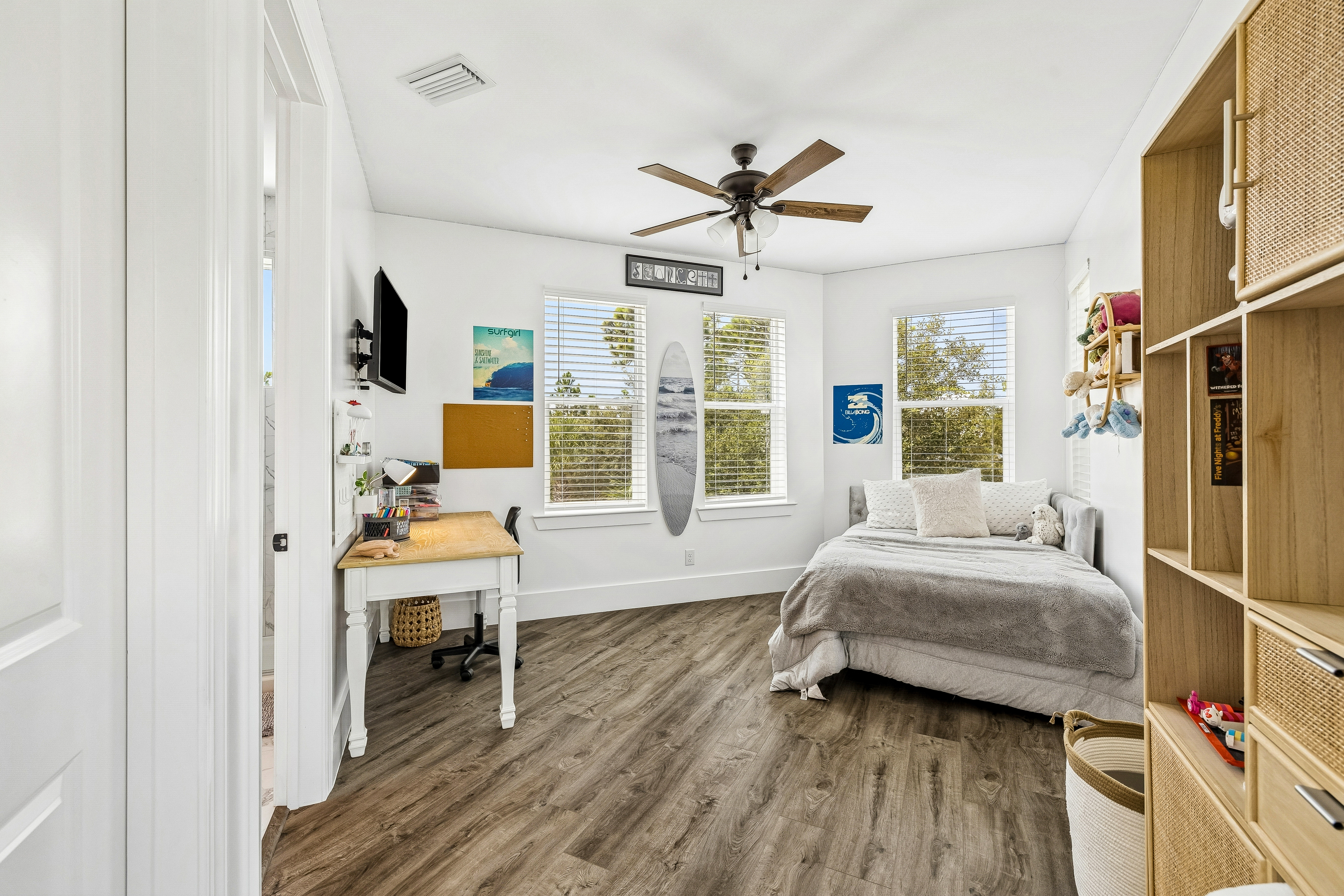  Spacious Newer-Build Home With Wraparound Porch On Gated Community Corner Lot - 物件實景