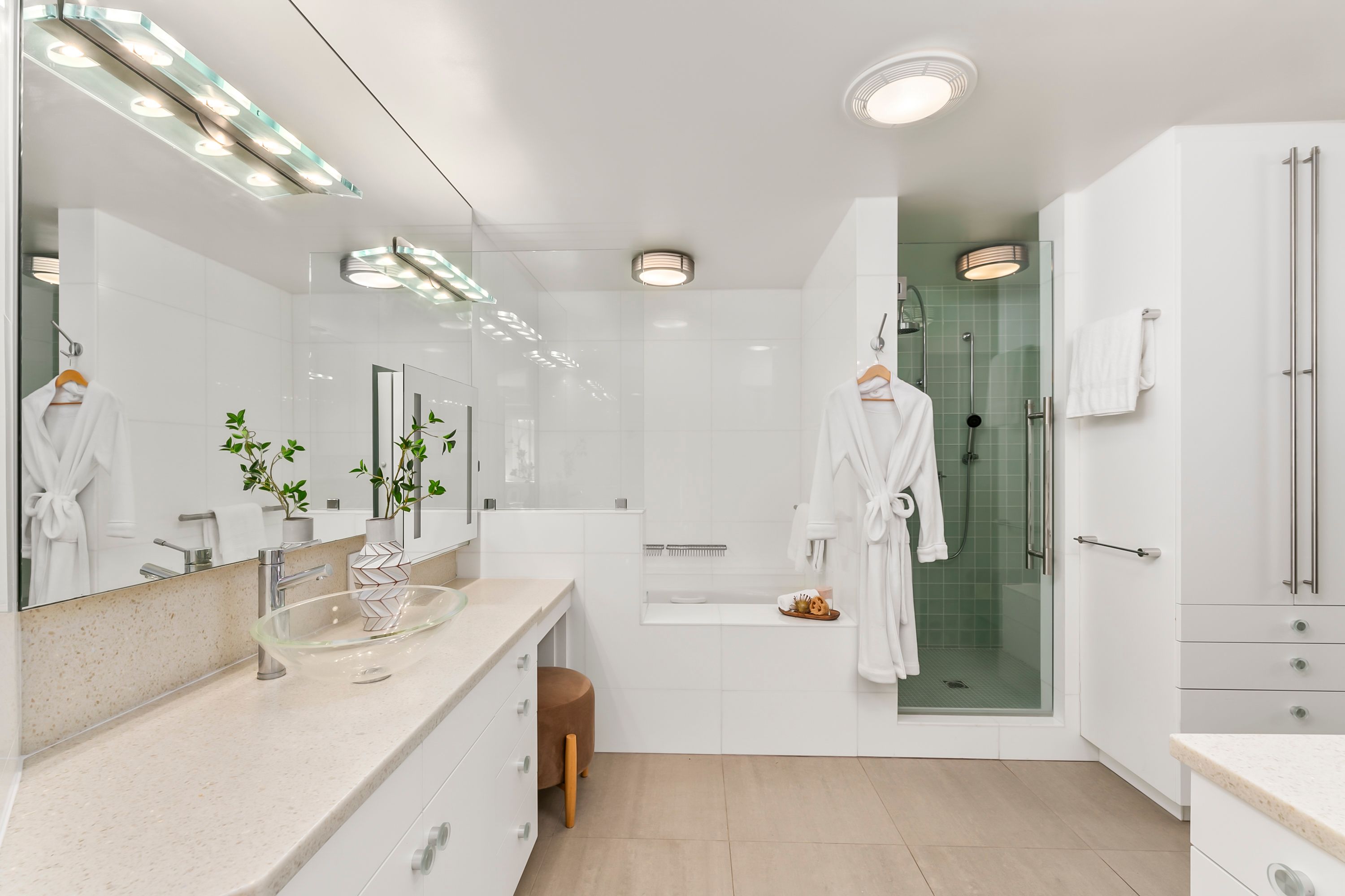  River Views • Pool • A Striking Estate That Makes a Statement - 物件實景