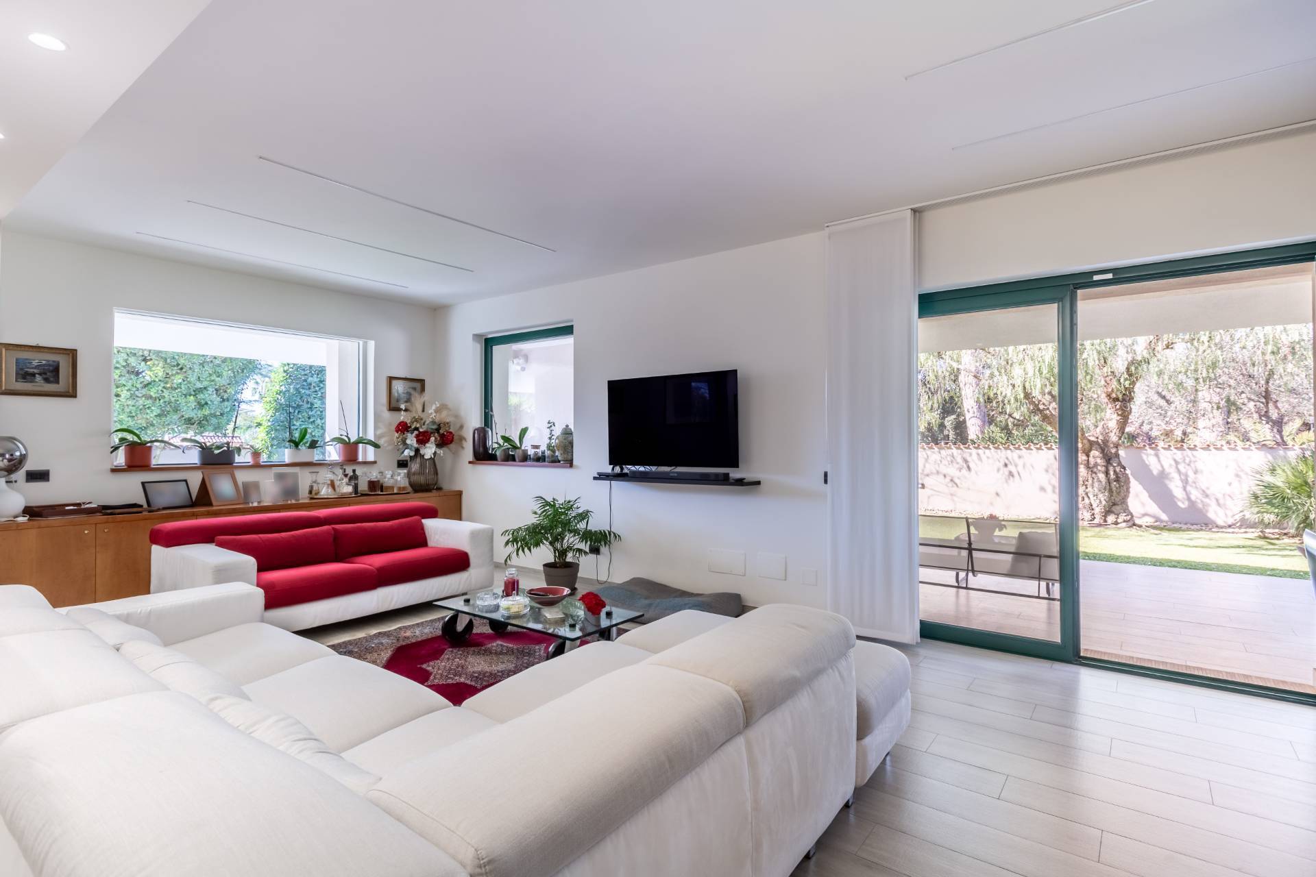 Roma, Roma, 00100, IT, 6 Bedrooms Bedrooms, ,5 BathroomsBathrooms,Residential,For Sale,1941968