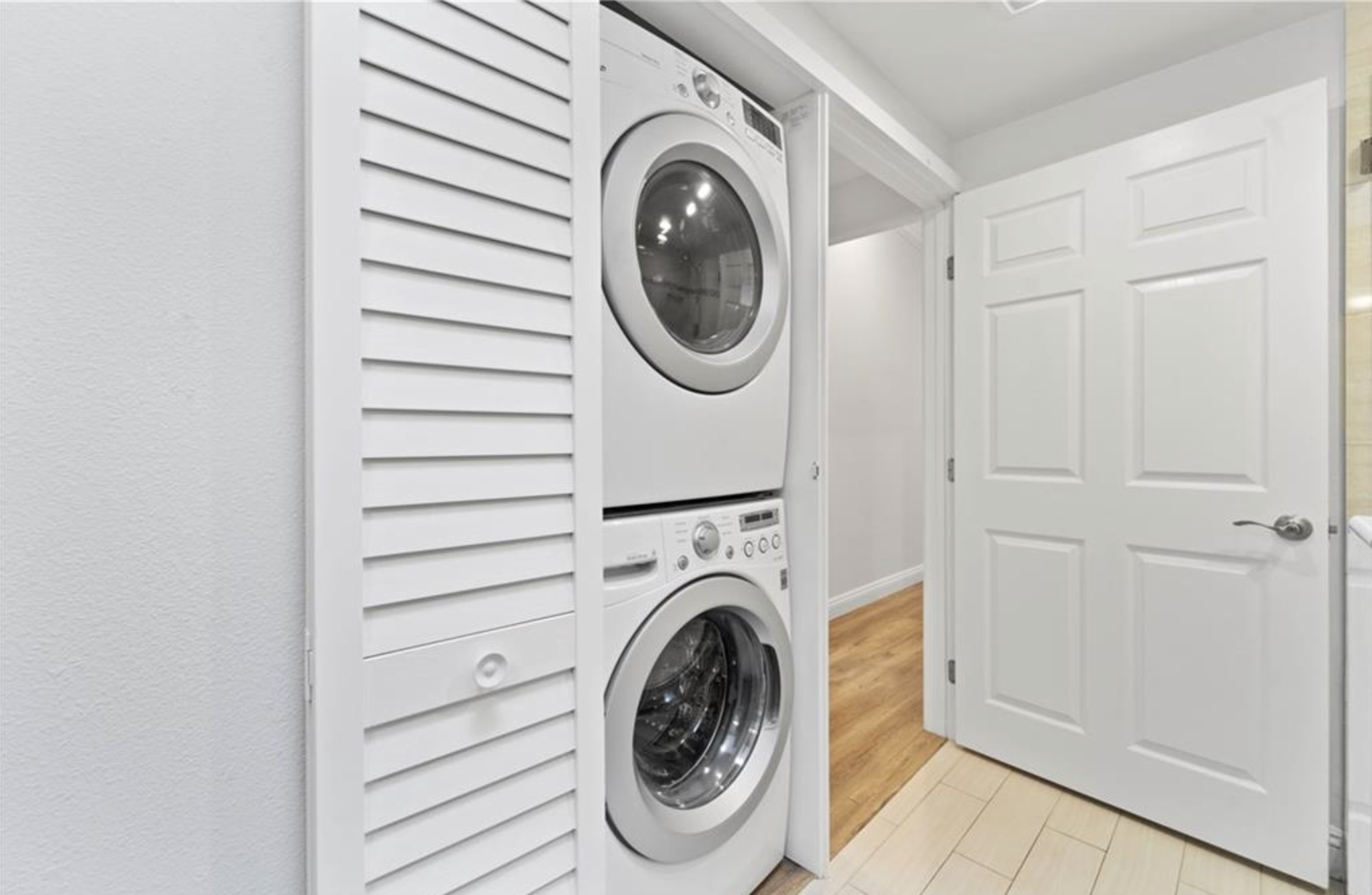 Seal Beach, California, 90740, United States, 2 Bedrooms Bedrooms, ,2 BathroomsBathrooms,Residential,For Sale,1996114