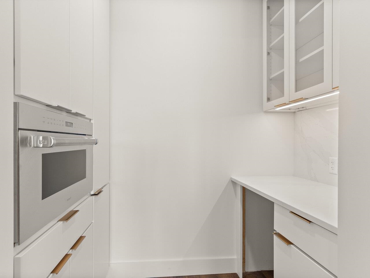 Burlington, Vermont, 05401, United States, 2 Bedrooms Bedrooms, ,1 BathroomBathrooms,Residential,For Sale,1942115