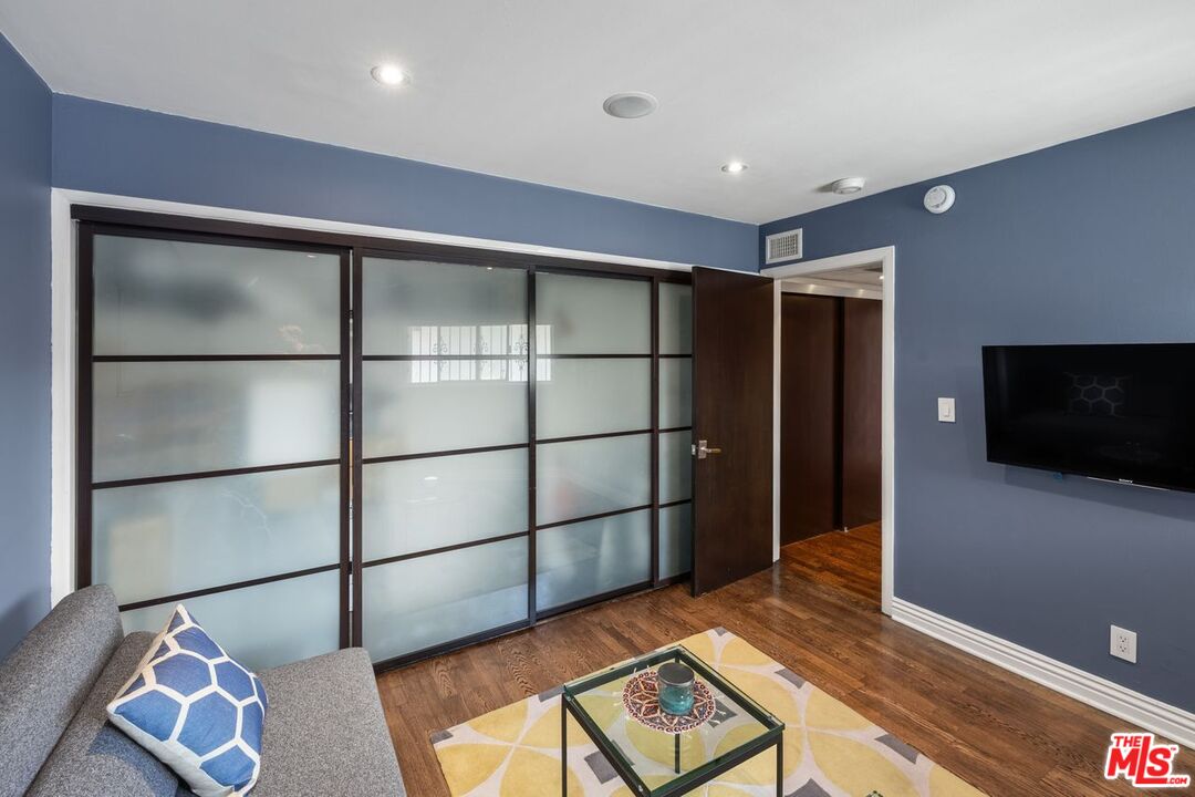 Los Angeles, California, 90068, United States, 2 Bedrooms Bedrooms, ,2 BathroomsBathrooms,Residential,For Sale,1939987