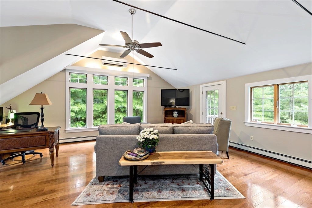 Kingston, Massachusetts, 02364, United States, 3 Bedrooms Bedrooms, ,2 BathroomsBathrooms,Residential,For Sale,1975778